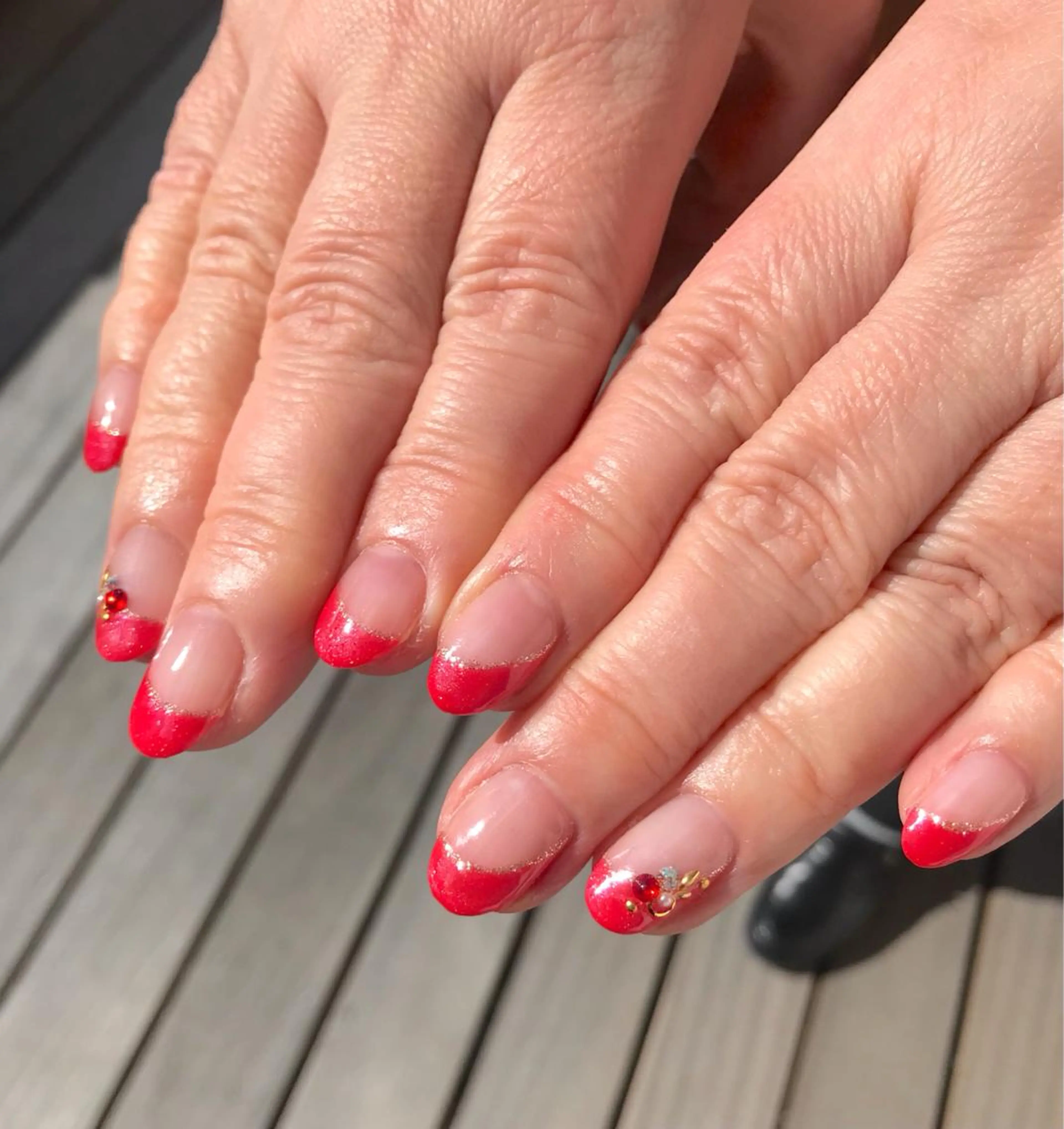 ネイル フレンチネイル 赤色 eclale nのネイルデザイン