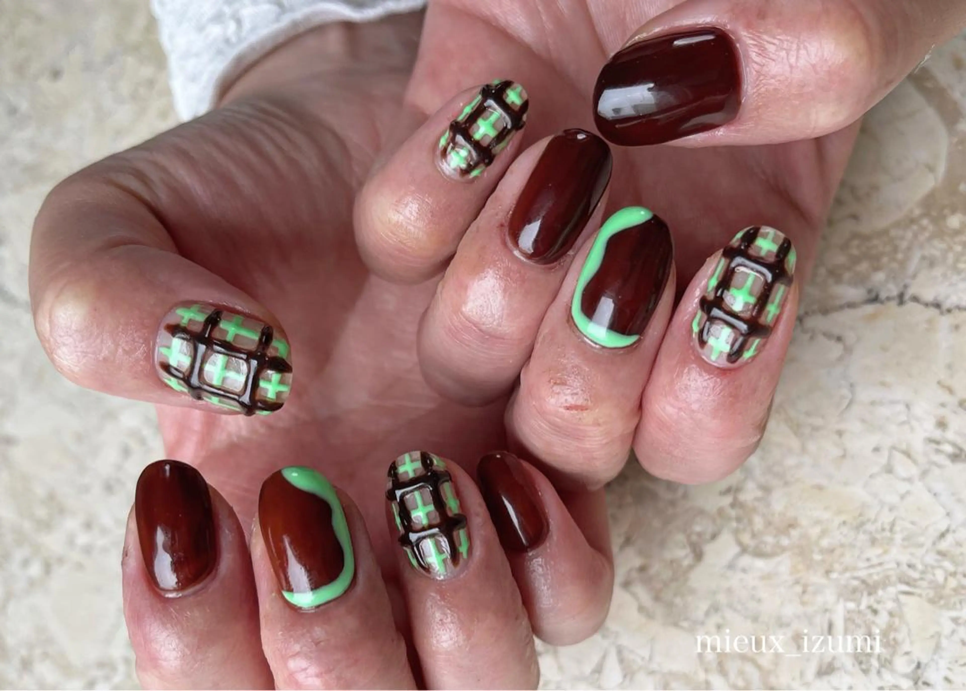 ネイル ブラウン クリアネイル ジェルネイル 氷ネイル・うるうるネイル 韓国ネイル mieux IZUMiのネイルデザイン