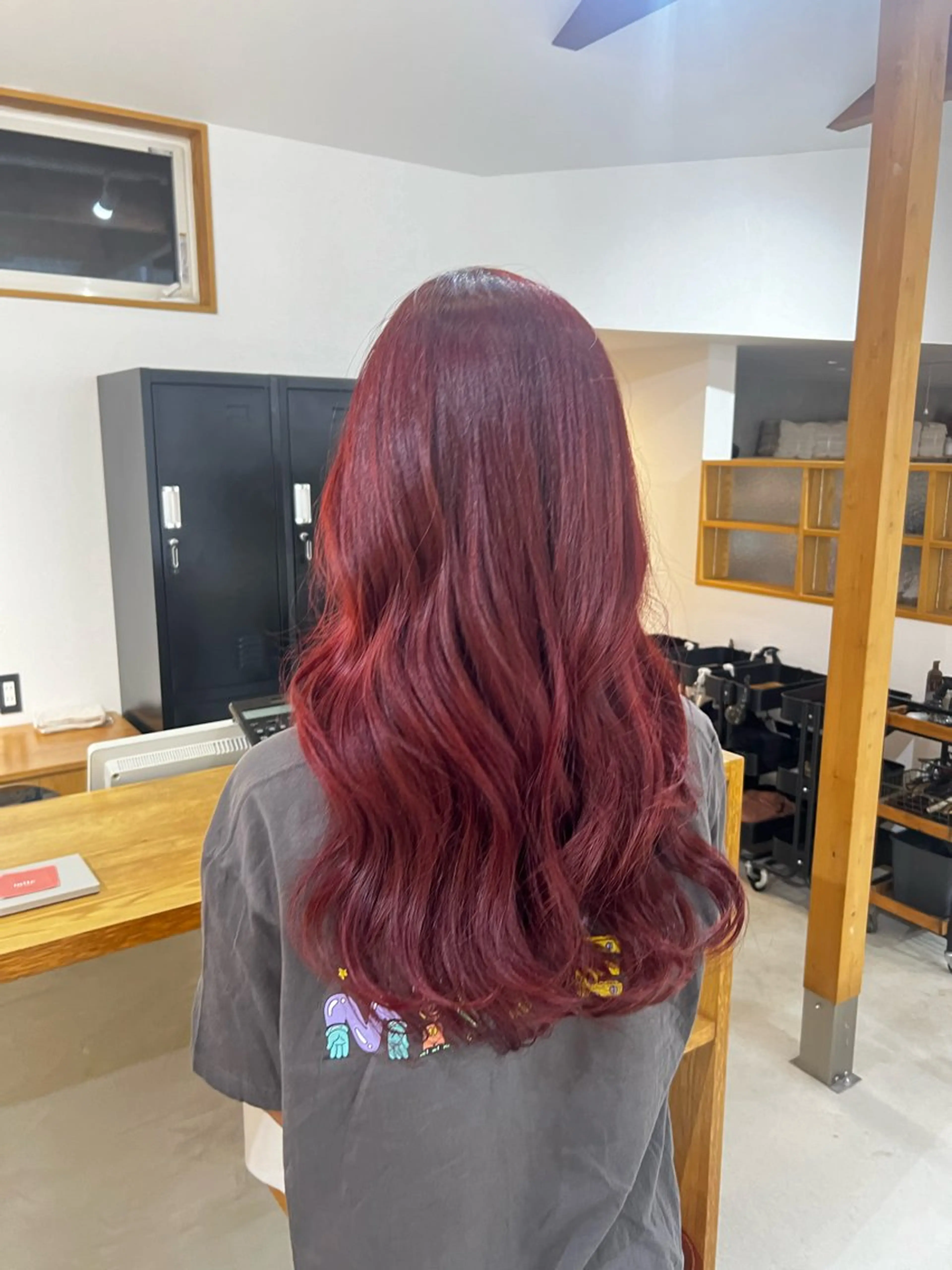 ロング カラー ブリーチ ブリーチなしカラー レッドカラー 浅岡 みちるのヘアスタイル