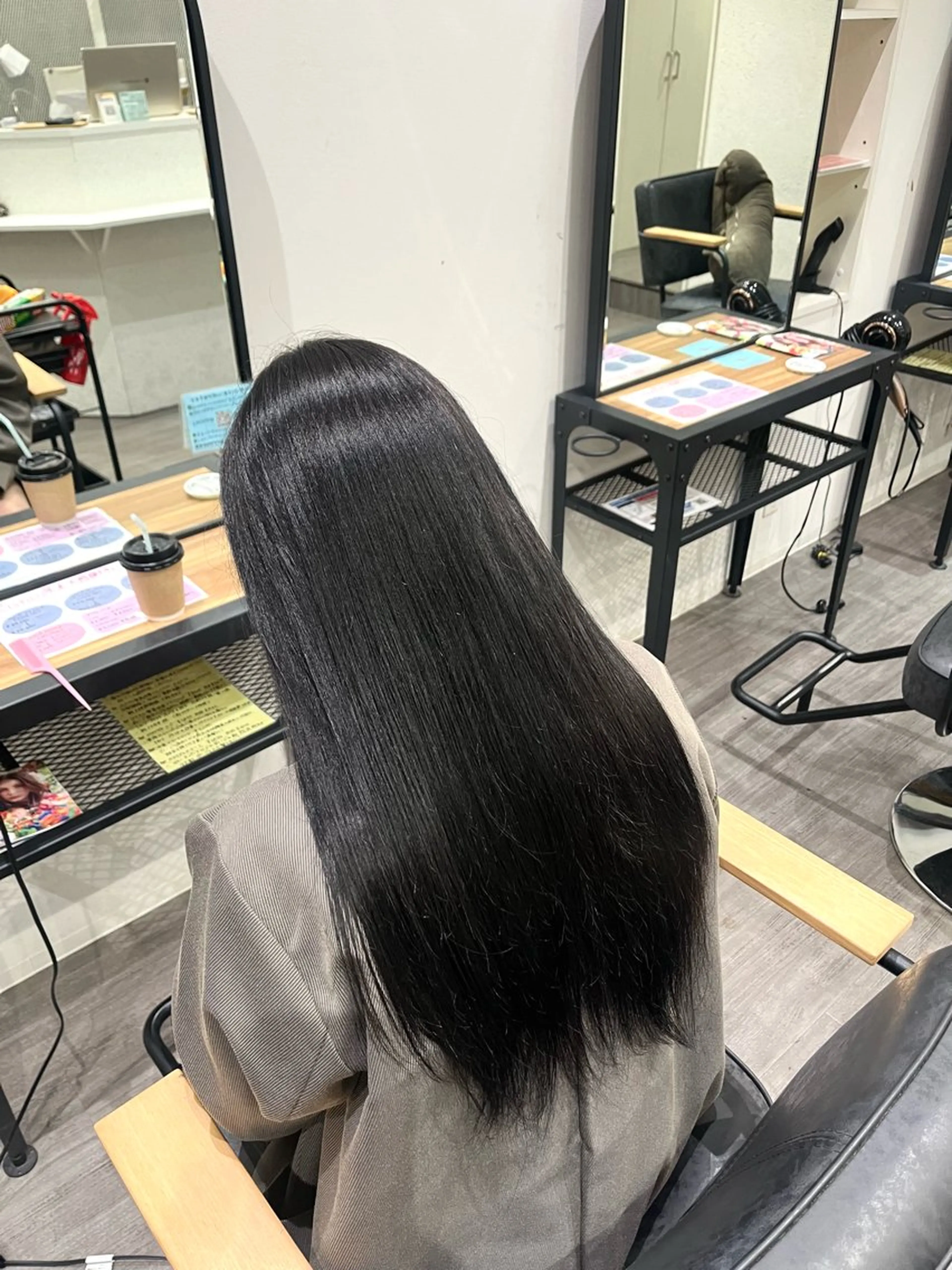 ロング カラー 黒髪 ヘアカラー cocotte🫧 絹村 琴美のヘアスタイル