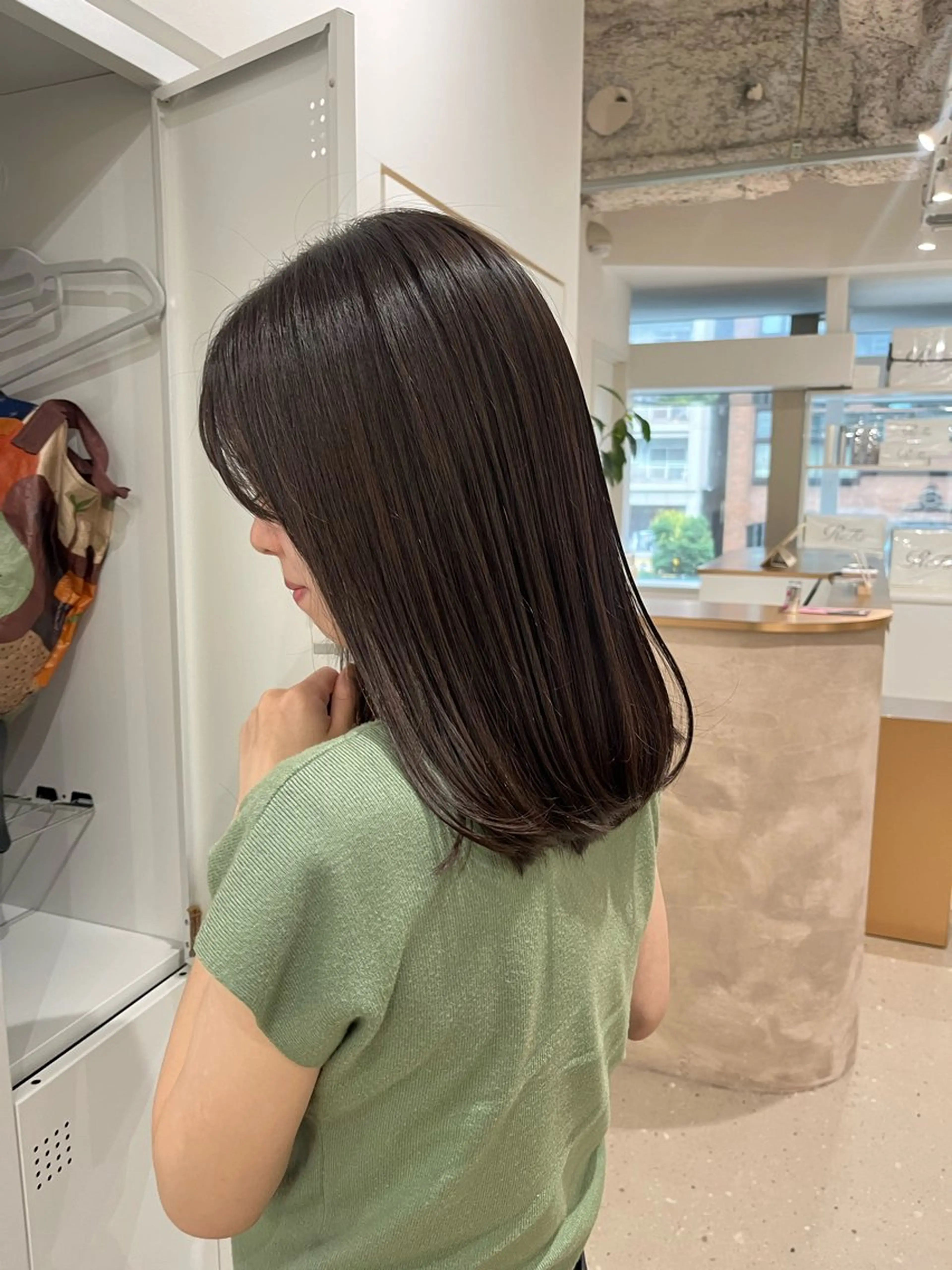 ミディアム カラー 阪本 桃のヘアスタイル