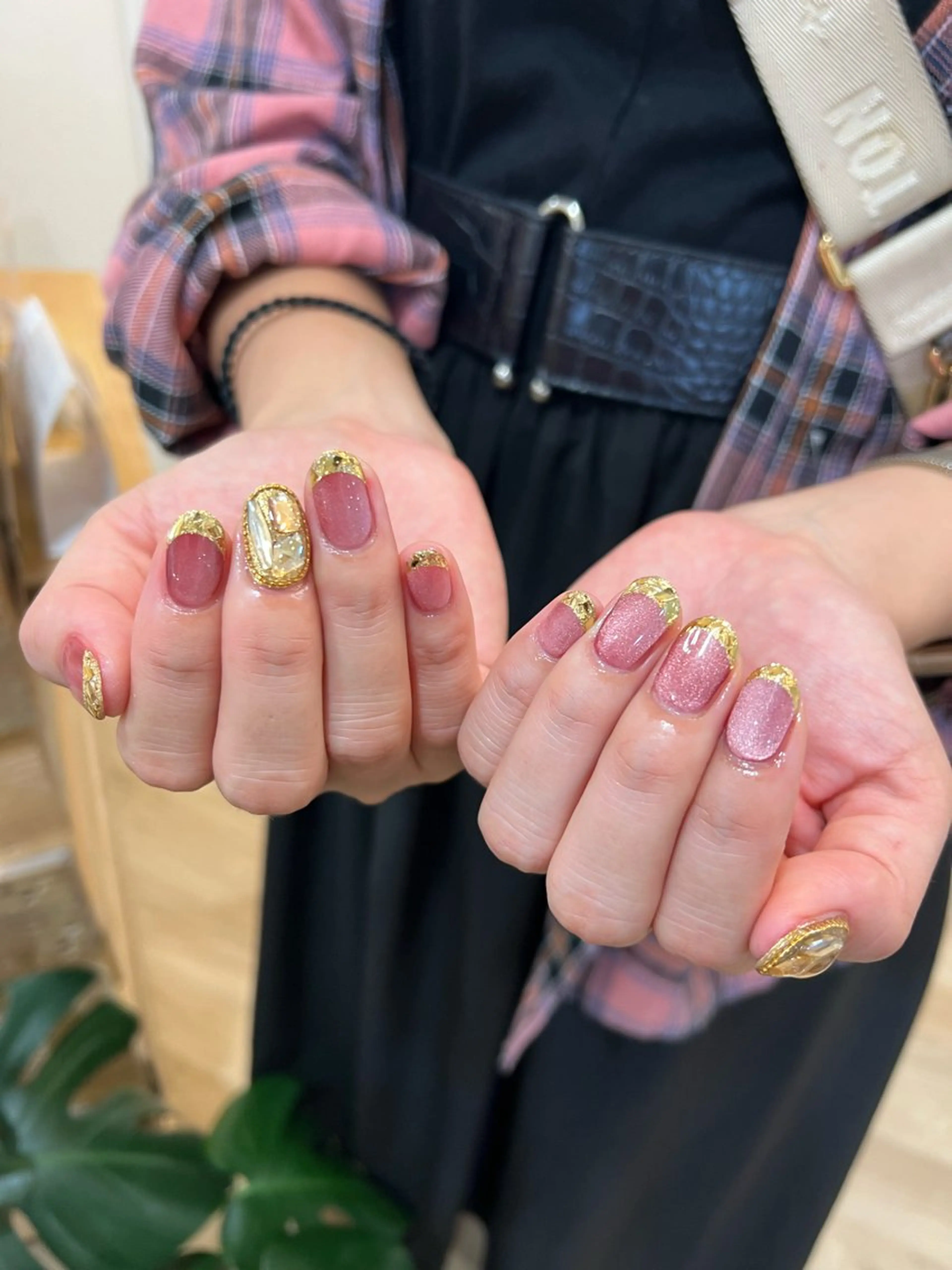 ネイル ハンドネイル フットネイル ハンドケア Nes.Nail所属・Miyagi Asamiのネイルデザイン