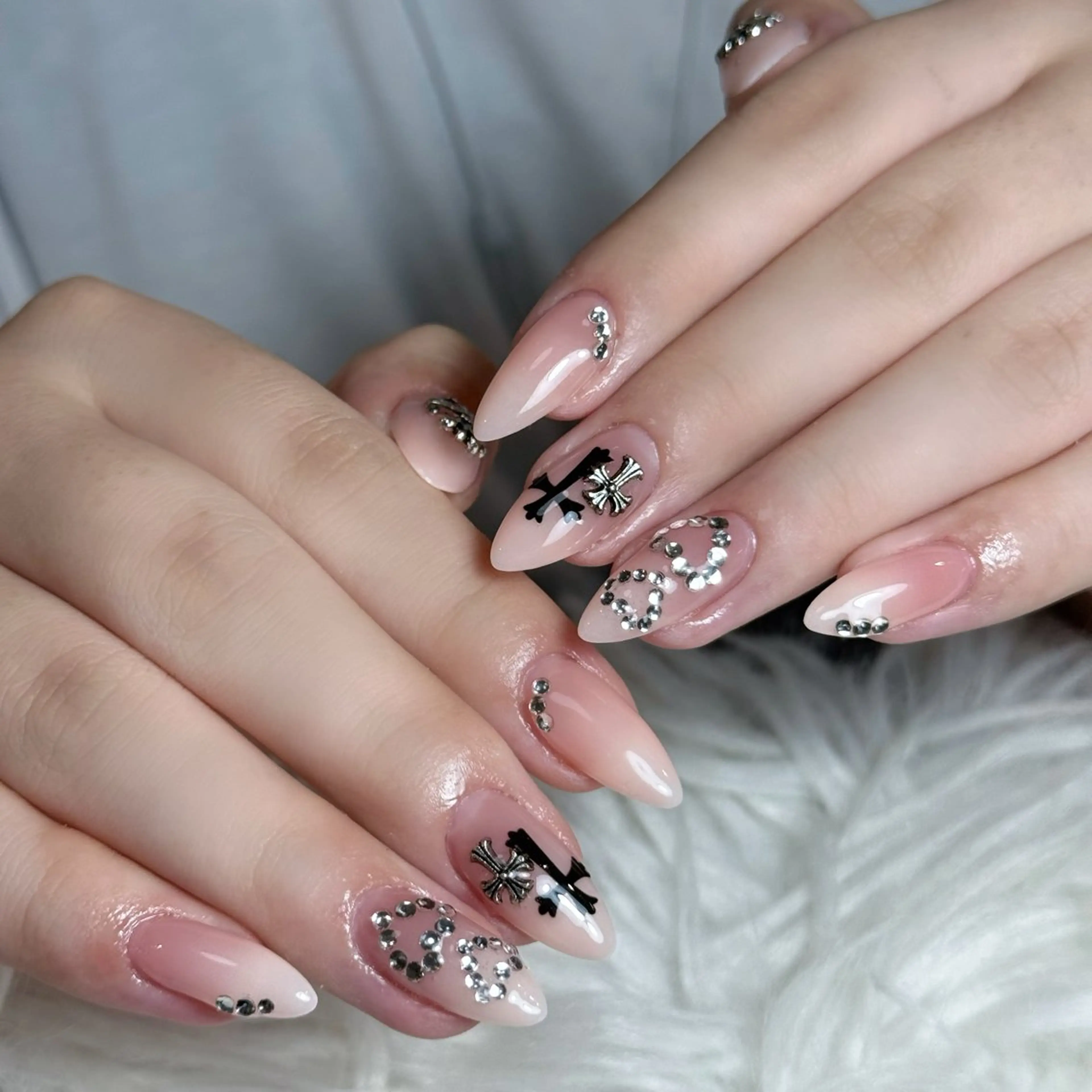 ネイル ボルドー ブラウン チークネイル ドット フットネイル Julli NailStudioのネイルデザイン