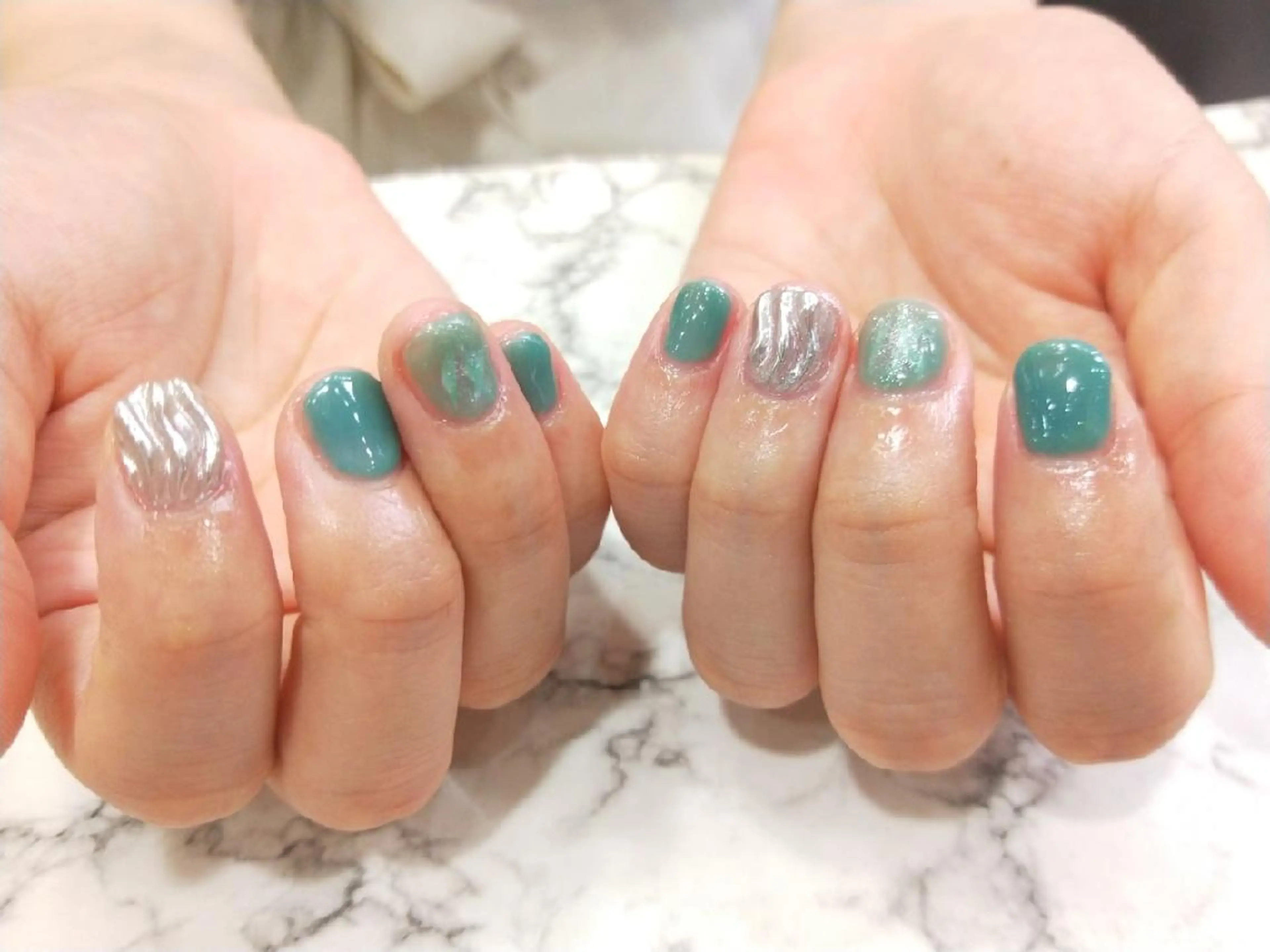 ネイル ハンドネイル ハンドケア R'well所属・はばすみれ🎀ﾈｲﾙ 光ﾌｪｲｼｬﾙ ﾍｱのネイルデザイン