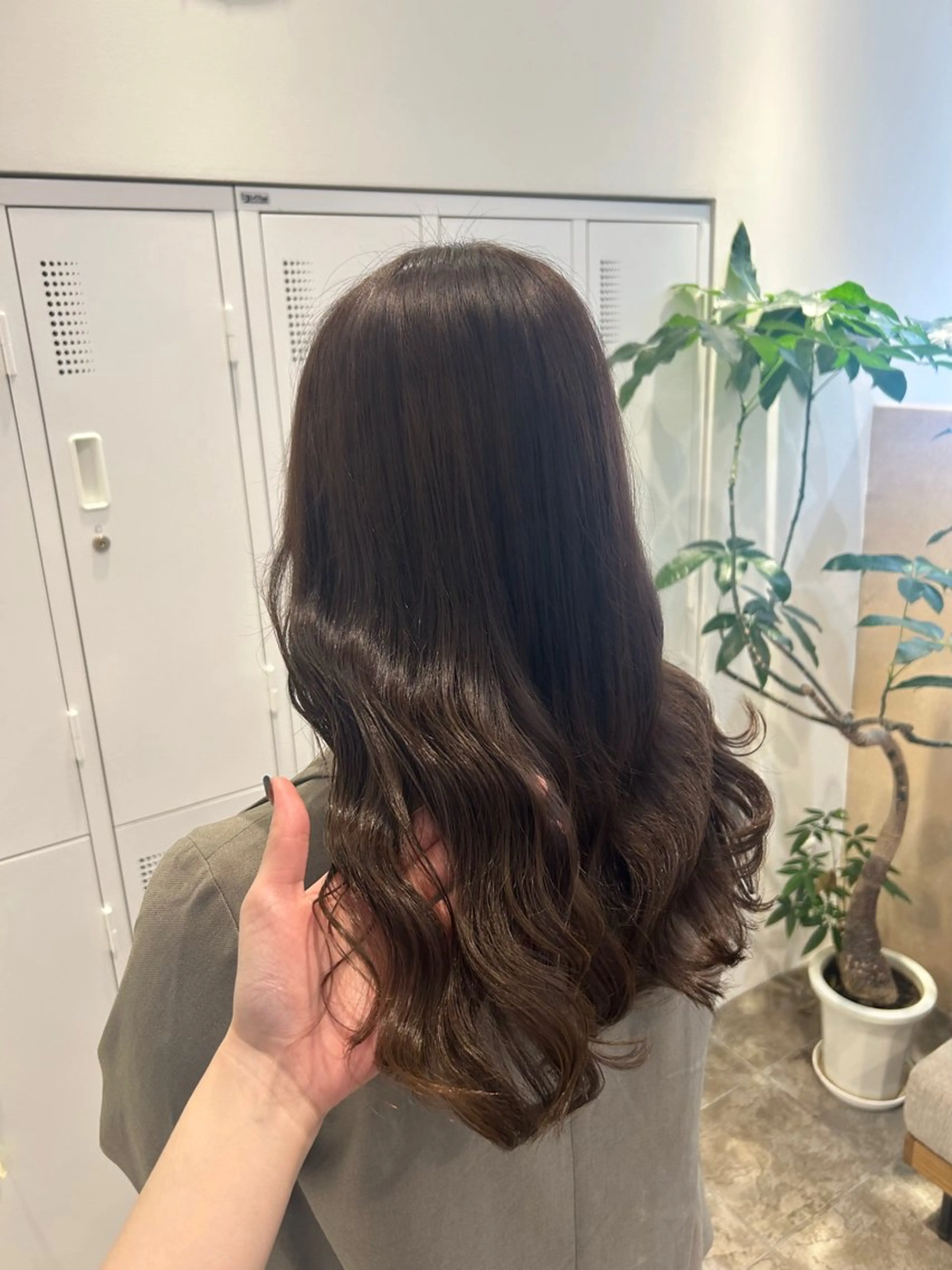 セミロング カラー ベージュカラー オリーブベージュ LiEn hair’s BEAU group所属・青山 里帆のヘアスタイル