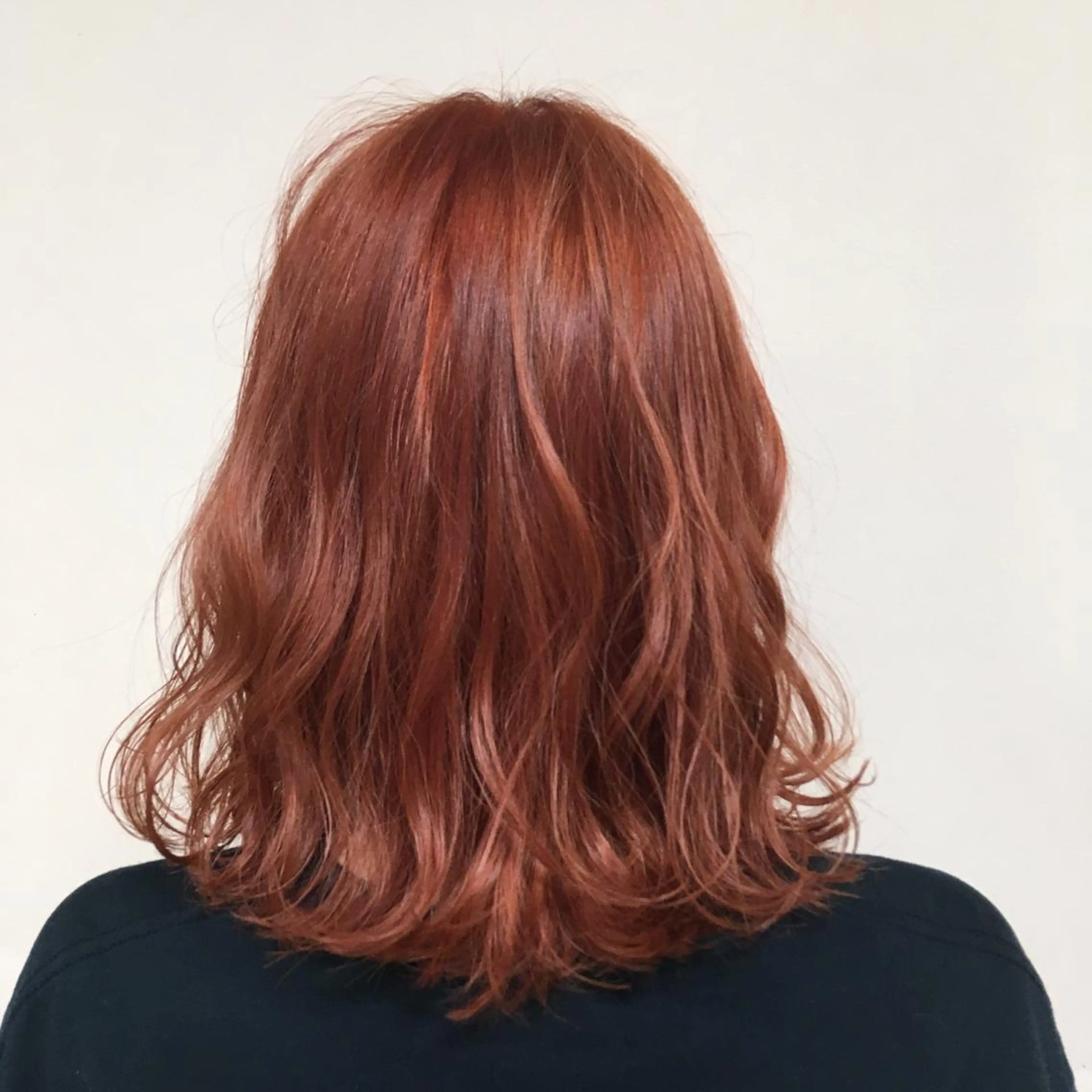 ミディアム カラー パーマ ブリーチ オレンジ レッドカラー 【Sweep】おじま のぞみのヘアスタイル