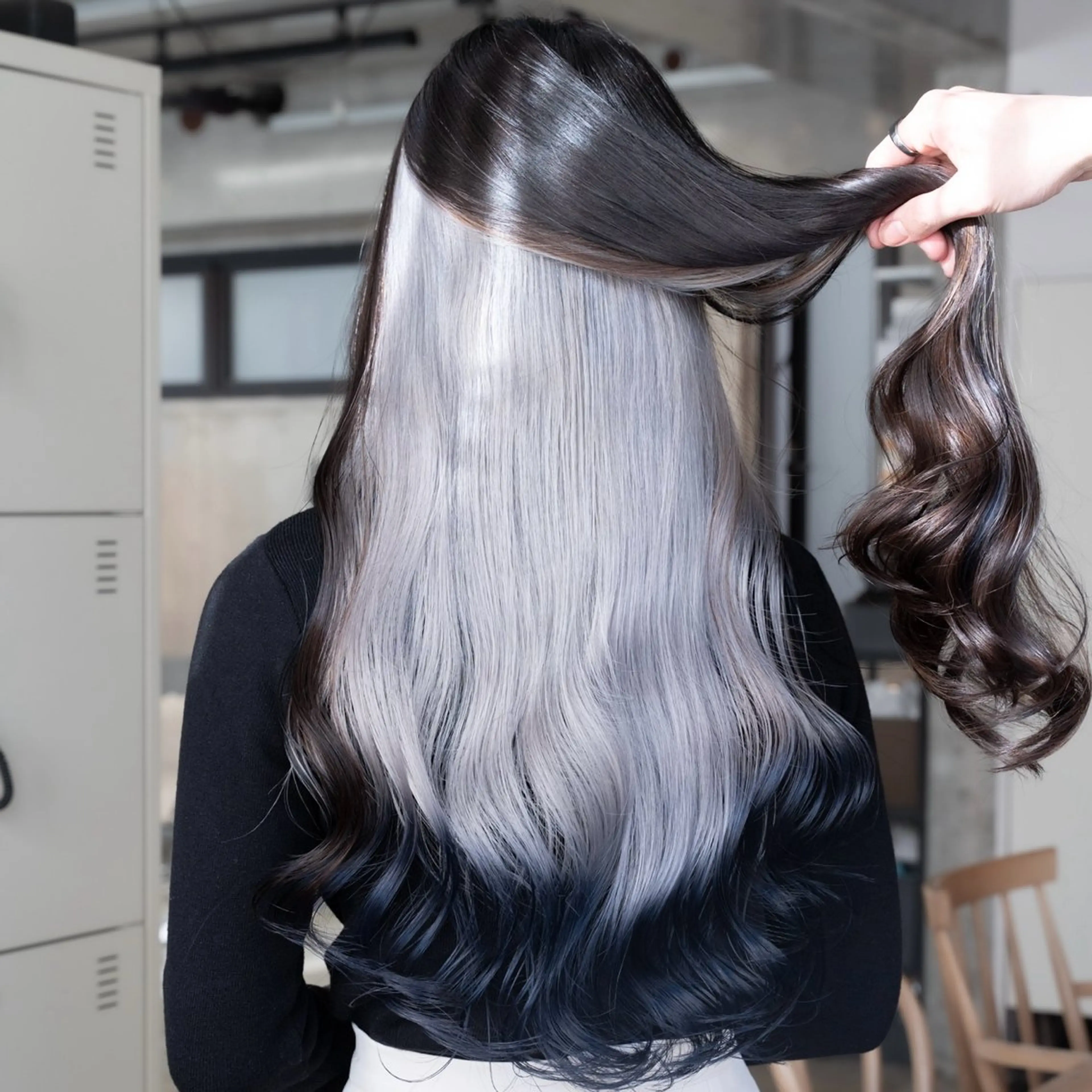 カラー ヘアカラー ウルフとデザイン カラーの神のヘアスタイル