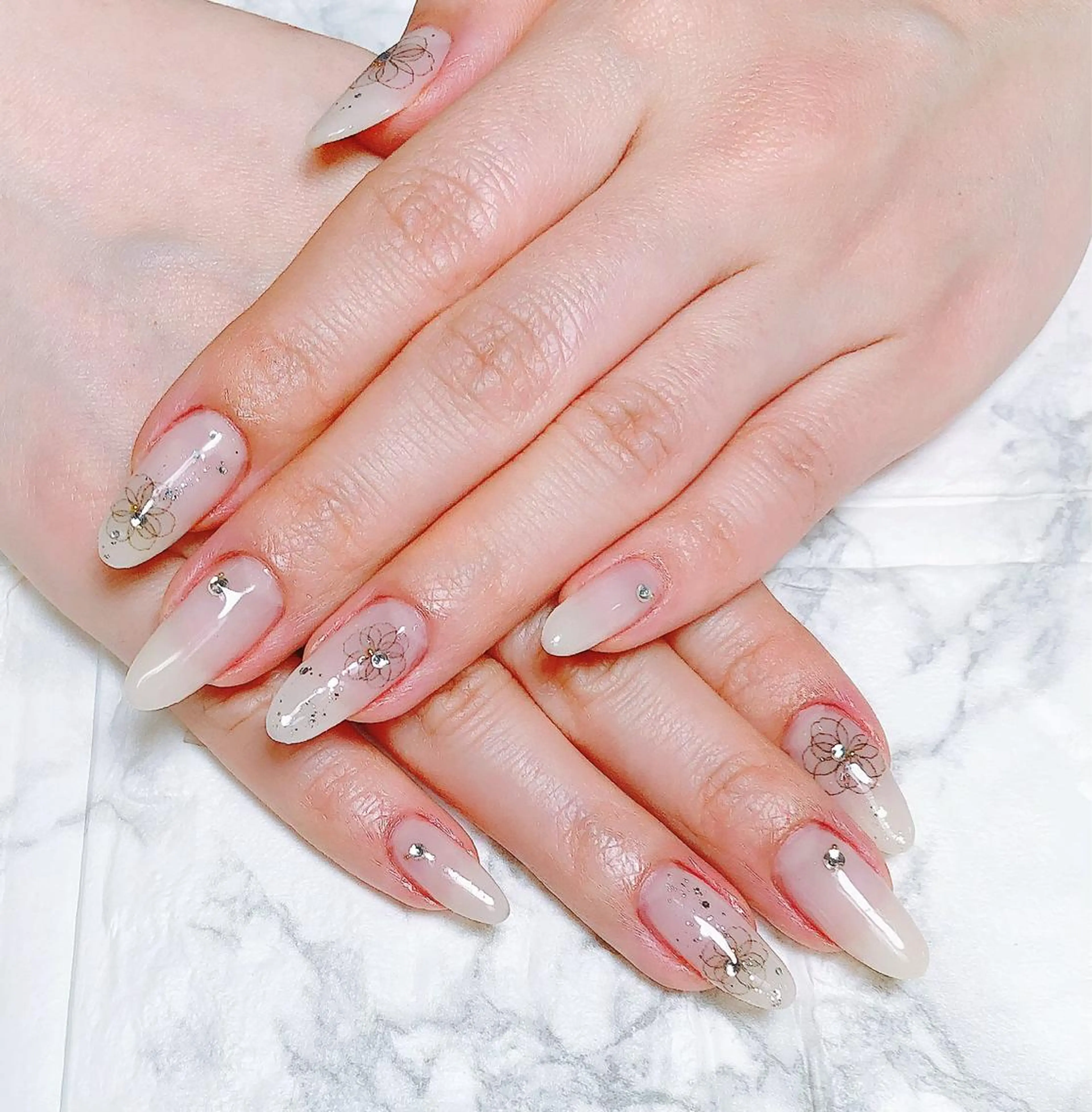 ネイル フラワーネイル ブライダルネイル ホワイト Nailsalon Eve（イヴ）のネイルデザイン