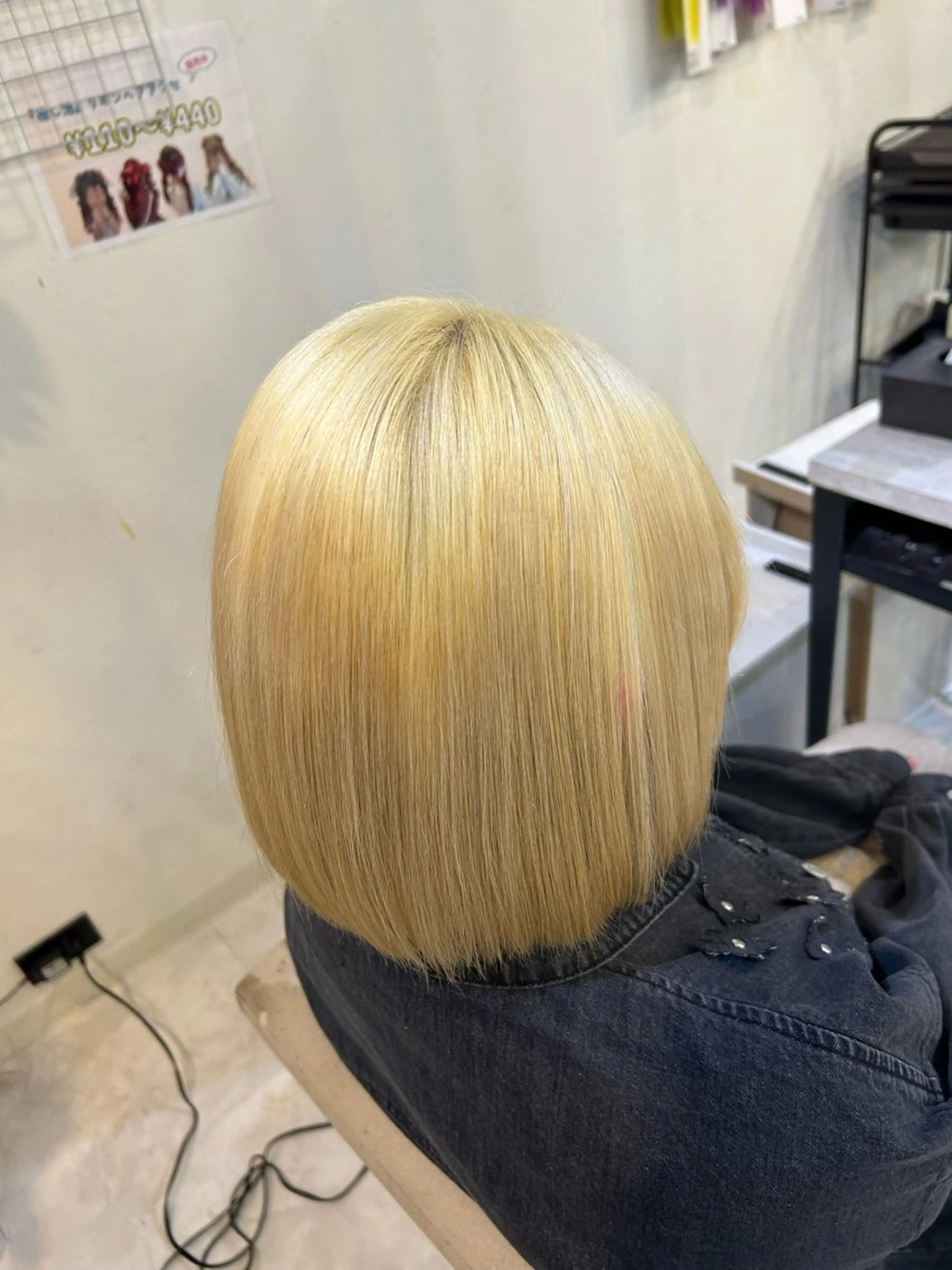 ミディアム ボブ ヘアカラー 荻野 ひなのヘアスタイル