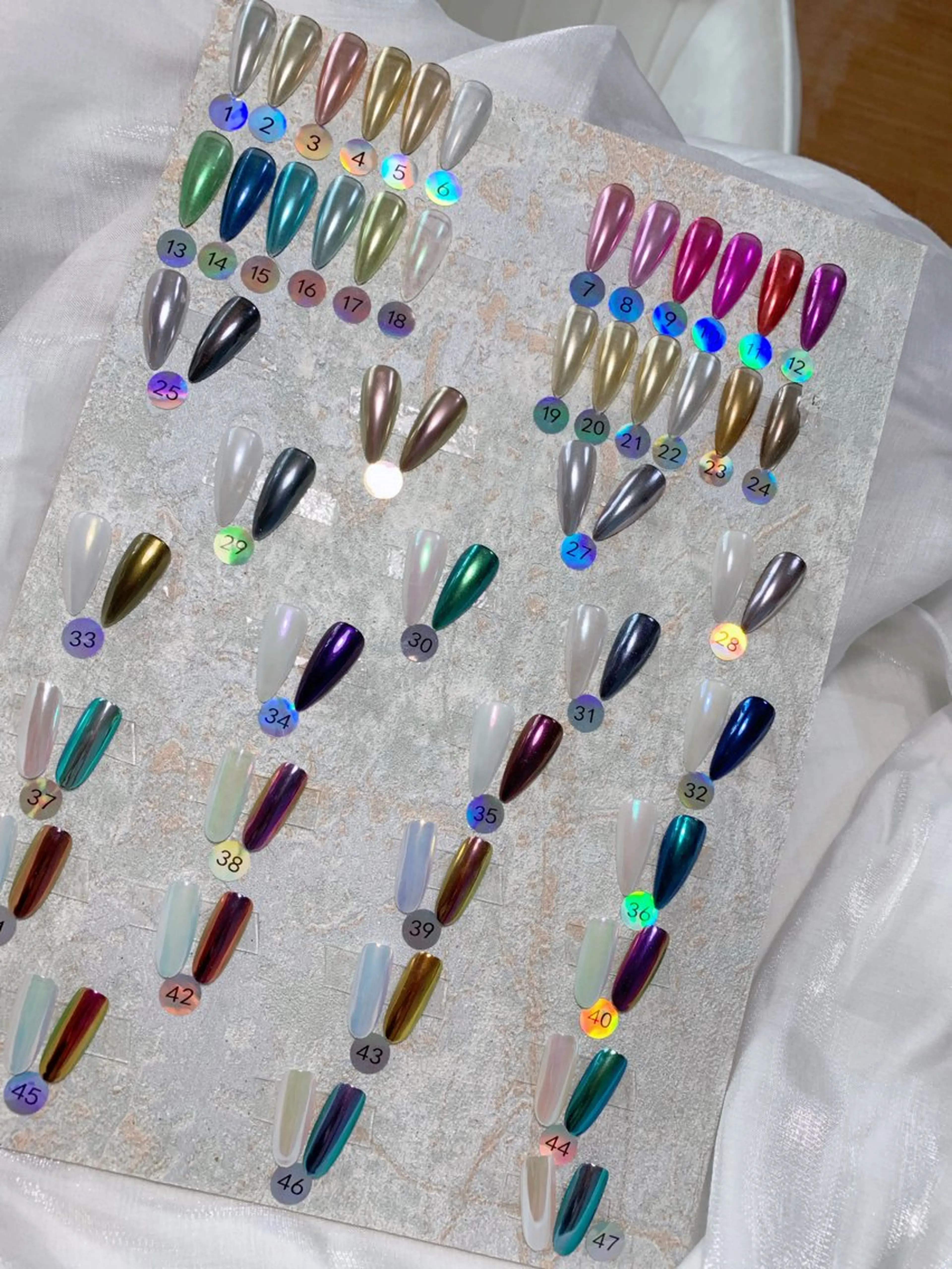 ネイル ブルー チークネイル フレンチネイル ハート ホログラムネイル ハンドネイル インフィニティ ネイルサロンのネイルデザイン