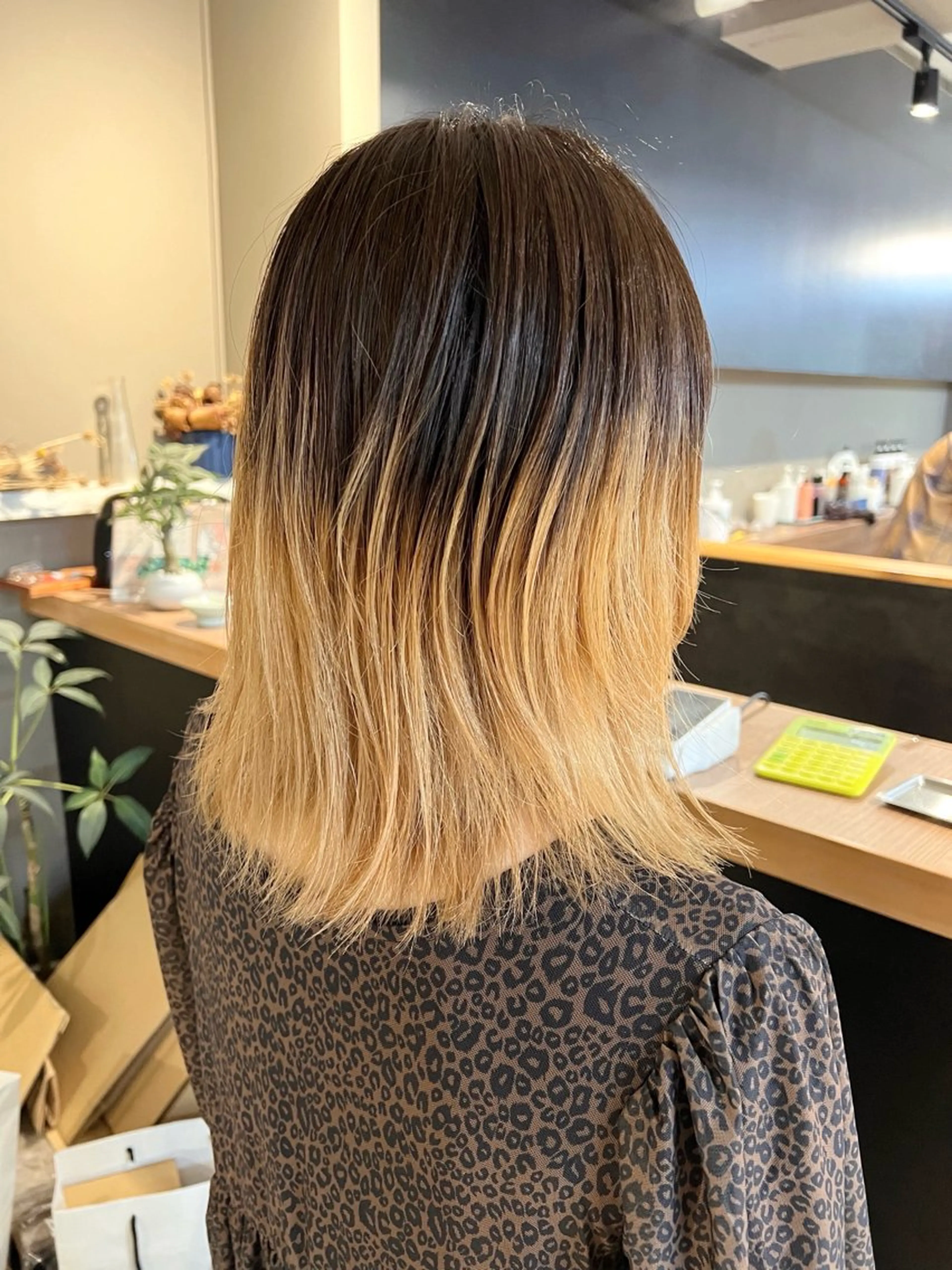 ミディアム カラー ベージュカラー ブリーチ グラデーションカラー daiki 原宿のヘアスタイル