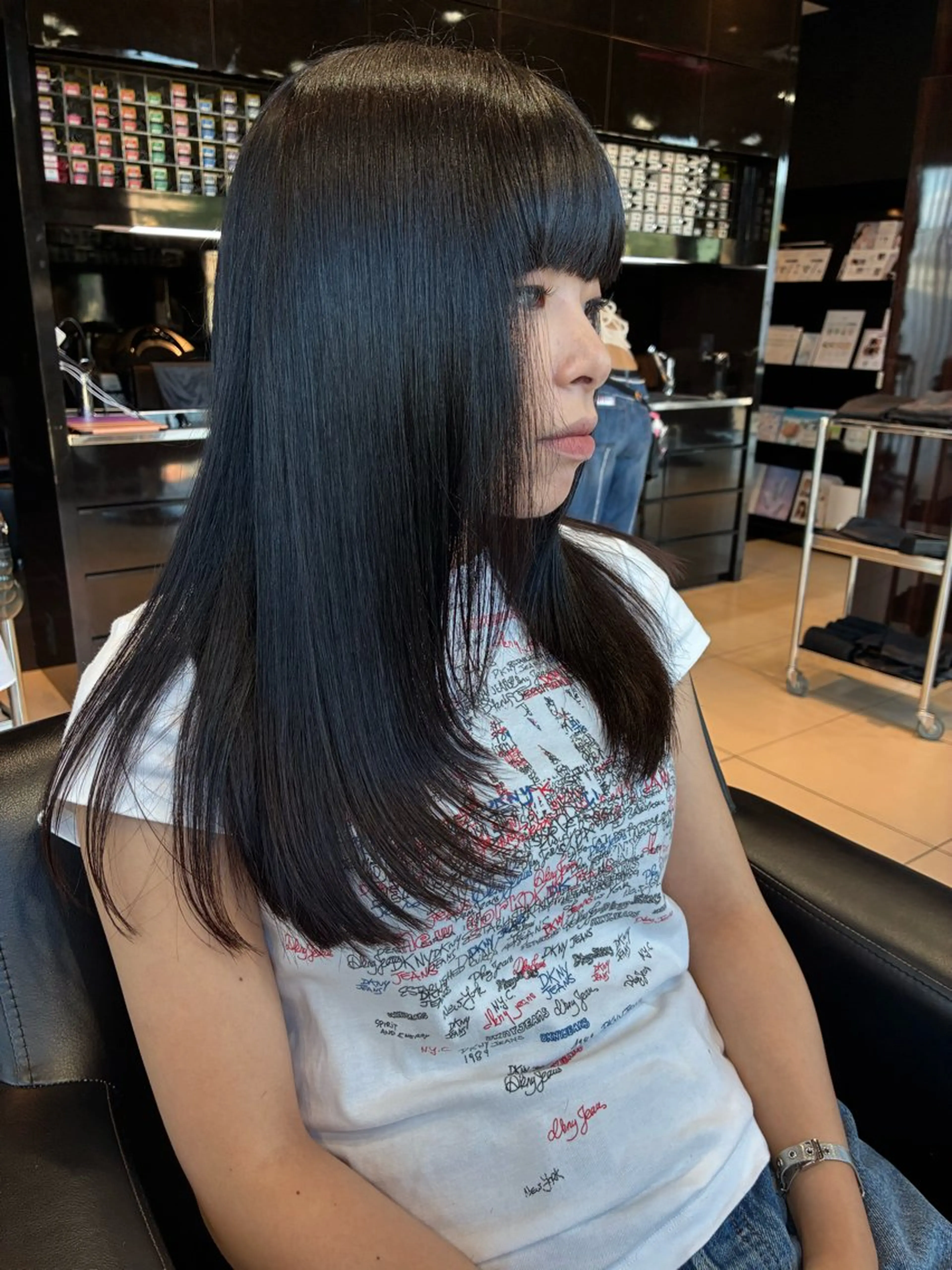 セミロング 鷹尾 汐音のヘアスタイル