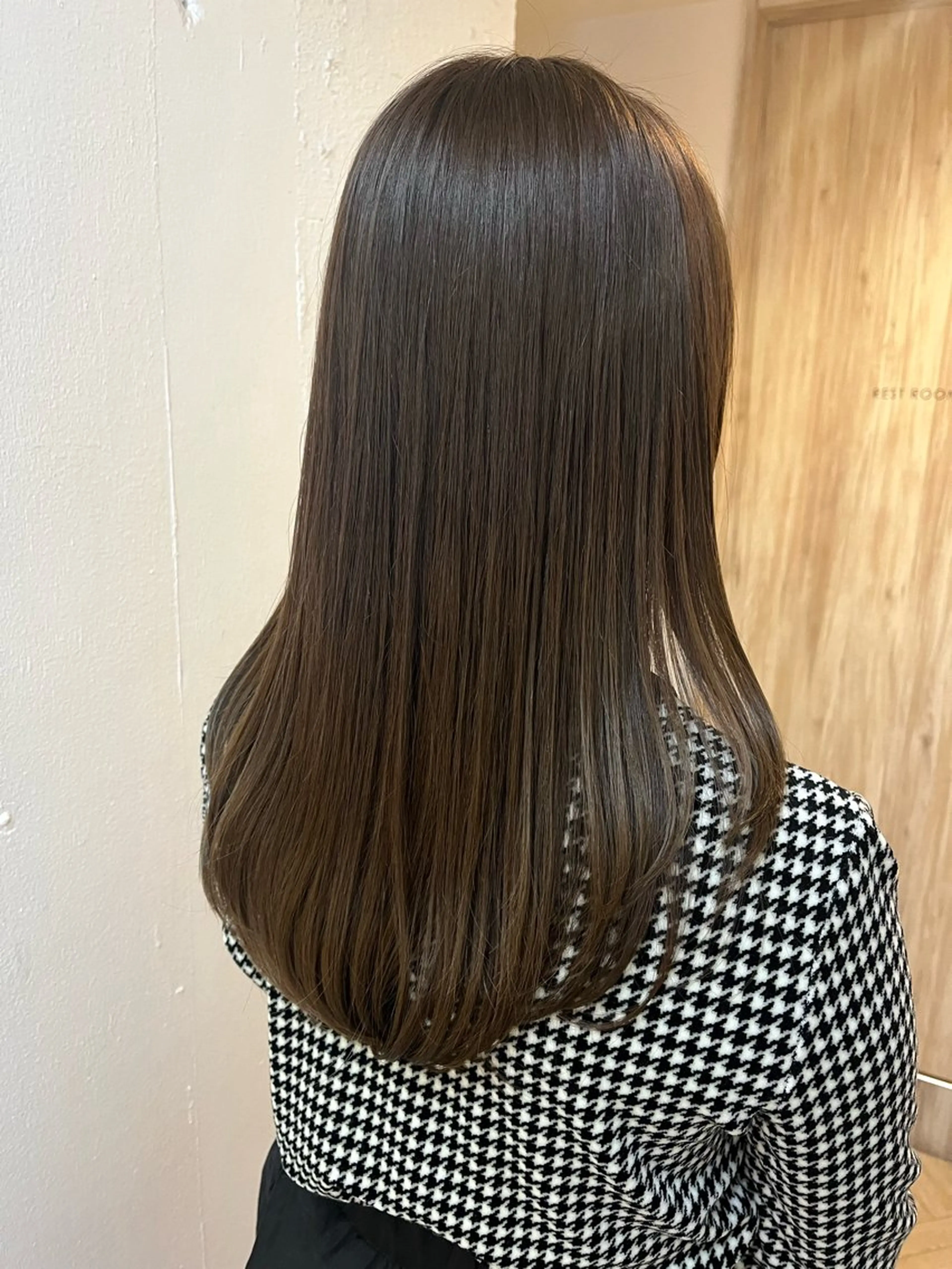 ロング カラー ベージュカラー ブリーチ 透明感カラー ブリーチなしカラー オリーブベージュ ヘアカラー トリートメント 透明感カラー/ 髪質改善/着付けのヘアスタイル