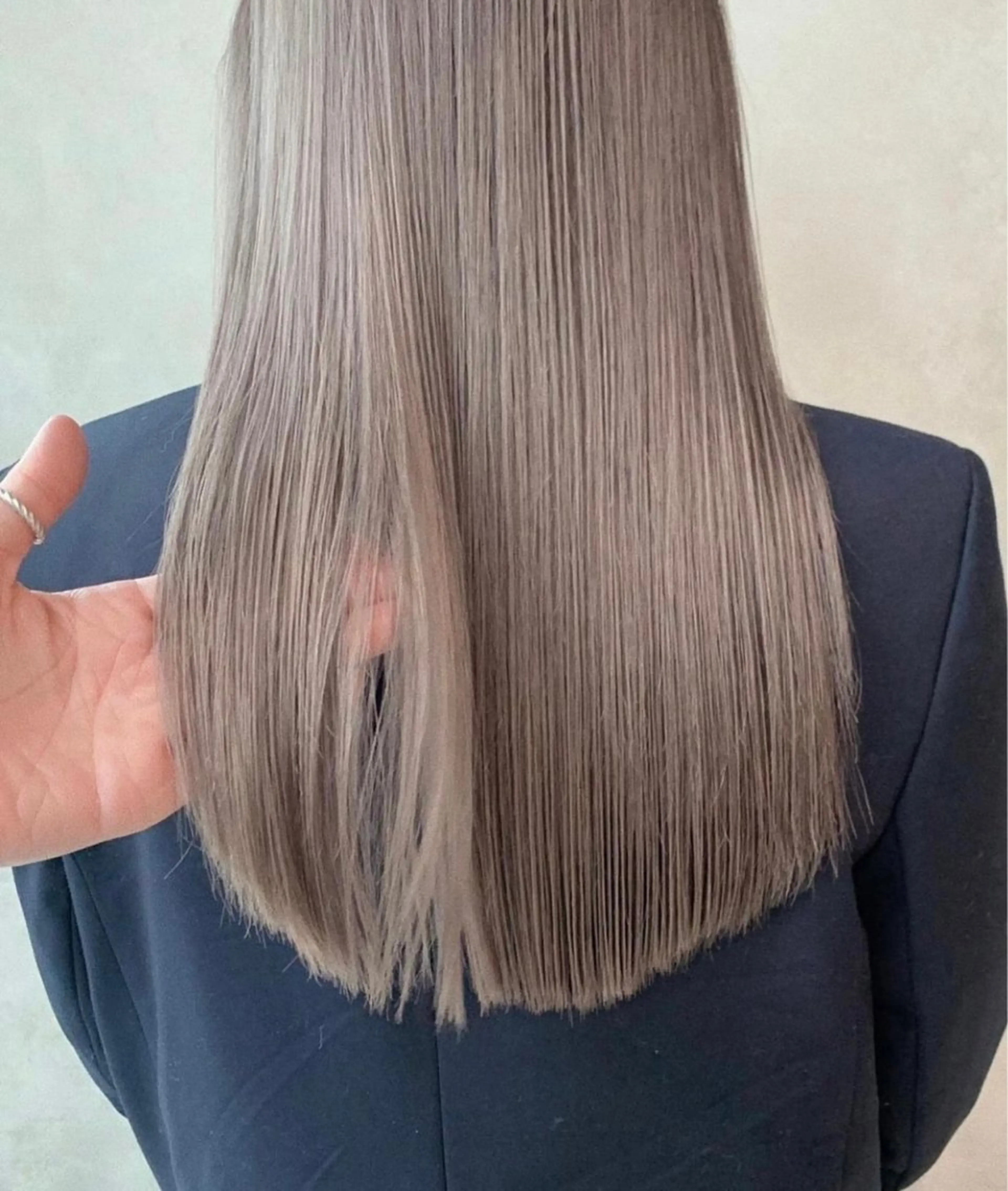 ロング カラー ブリーチ nok所属・レイヤー/ベージュ/ どますず🌺のヘアスタイル