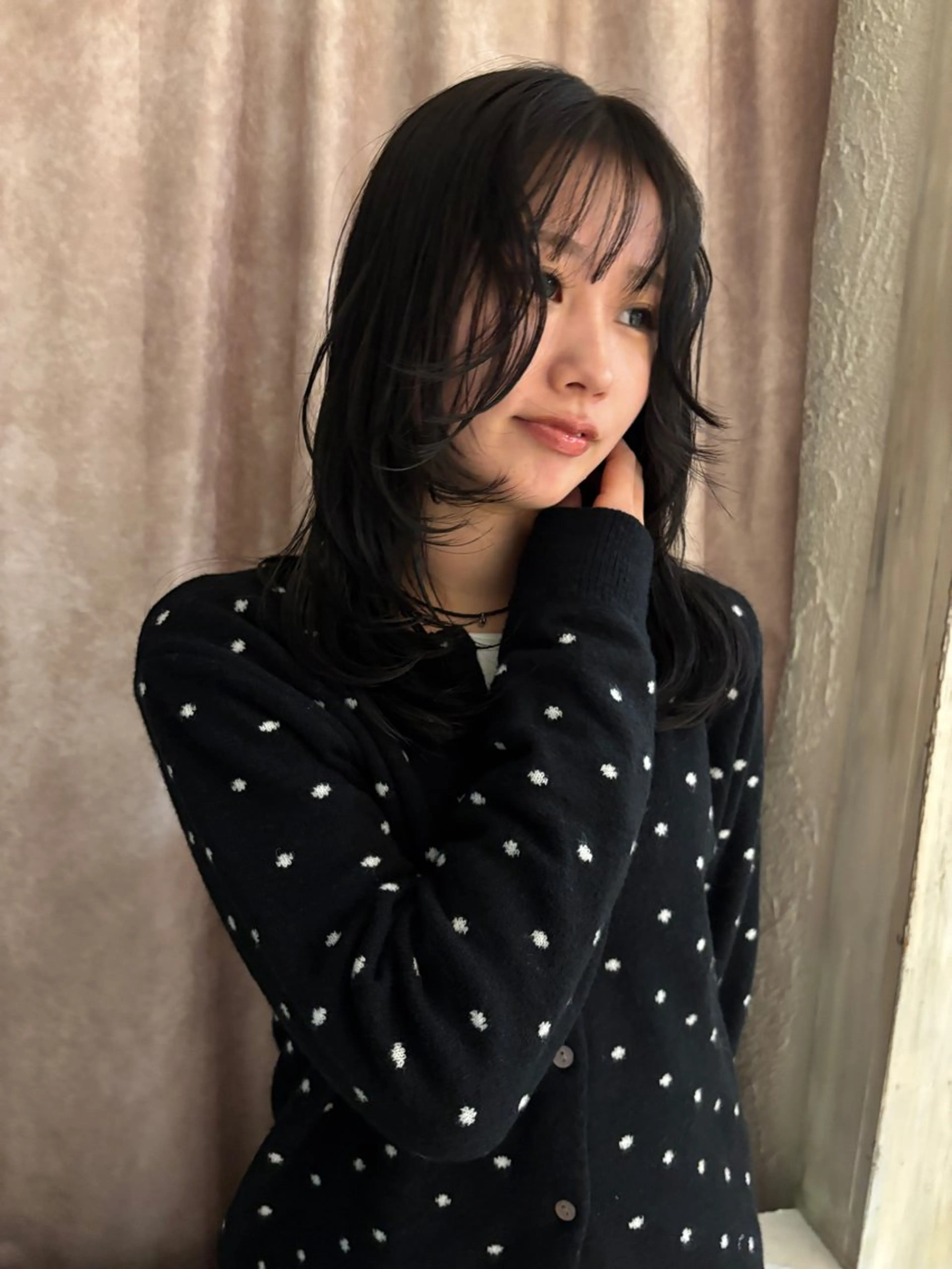 セミロング saya🌿レイヤー カット/透明感カラーのヘアスタイル