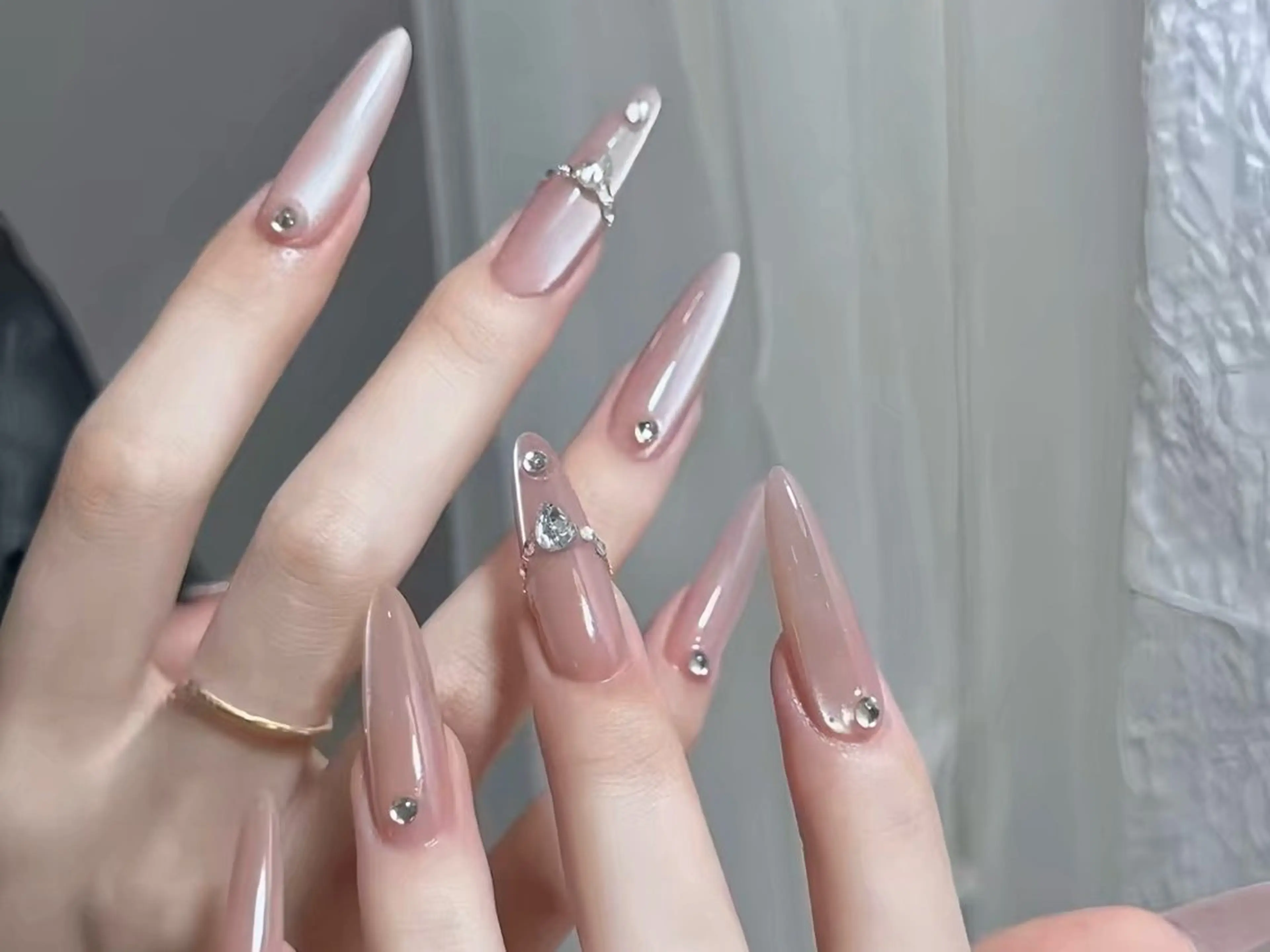 ネイル 長さ出し フットネイル フレンチネイル ジェルネイル ガーリー ハンドネイル NYネイルサロン 千葉中央店所属・NYネイルサロン 千葉中央店のネイルデザイン