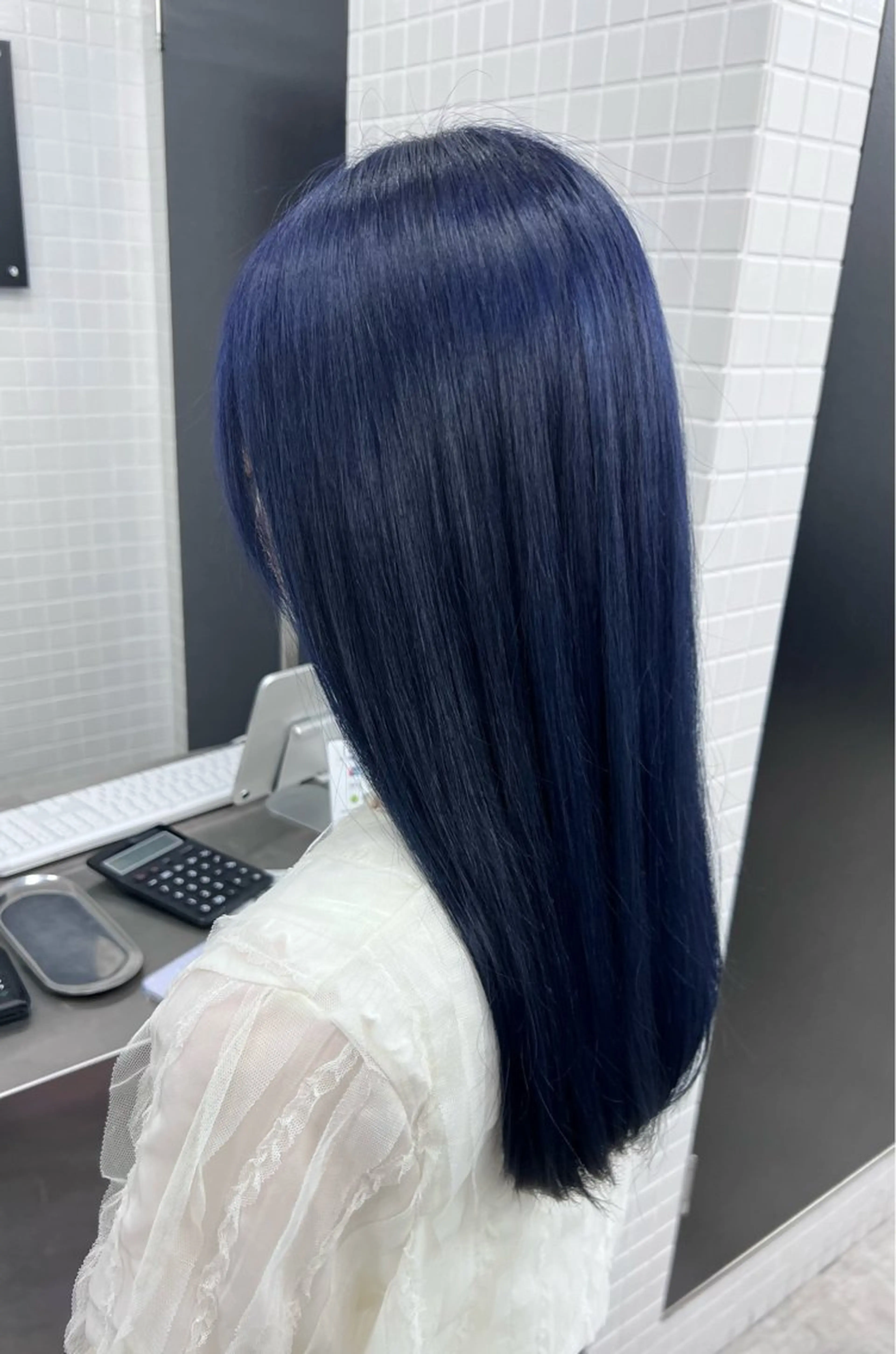 セミロング カラー アッシュ アッシュブラック 黒髪 ブリーチ ブルーカラー カット ヘアカラー Bei Licoldo.Atole  ベイリコルド アトリ所属・ブリーチ、縮毛 髪質改善　宮城一真のヘアスタイル
