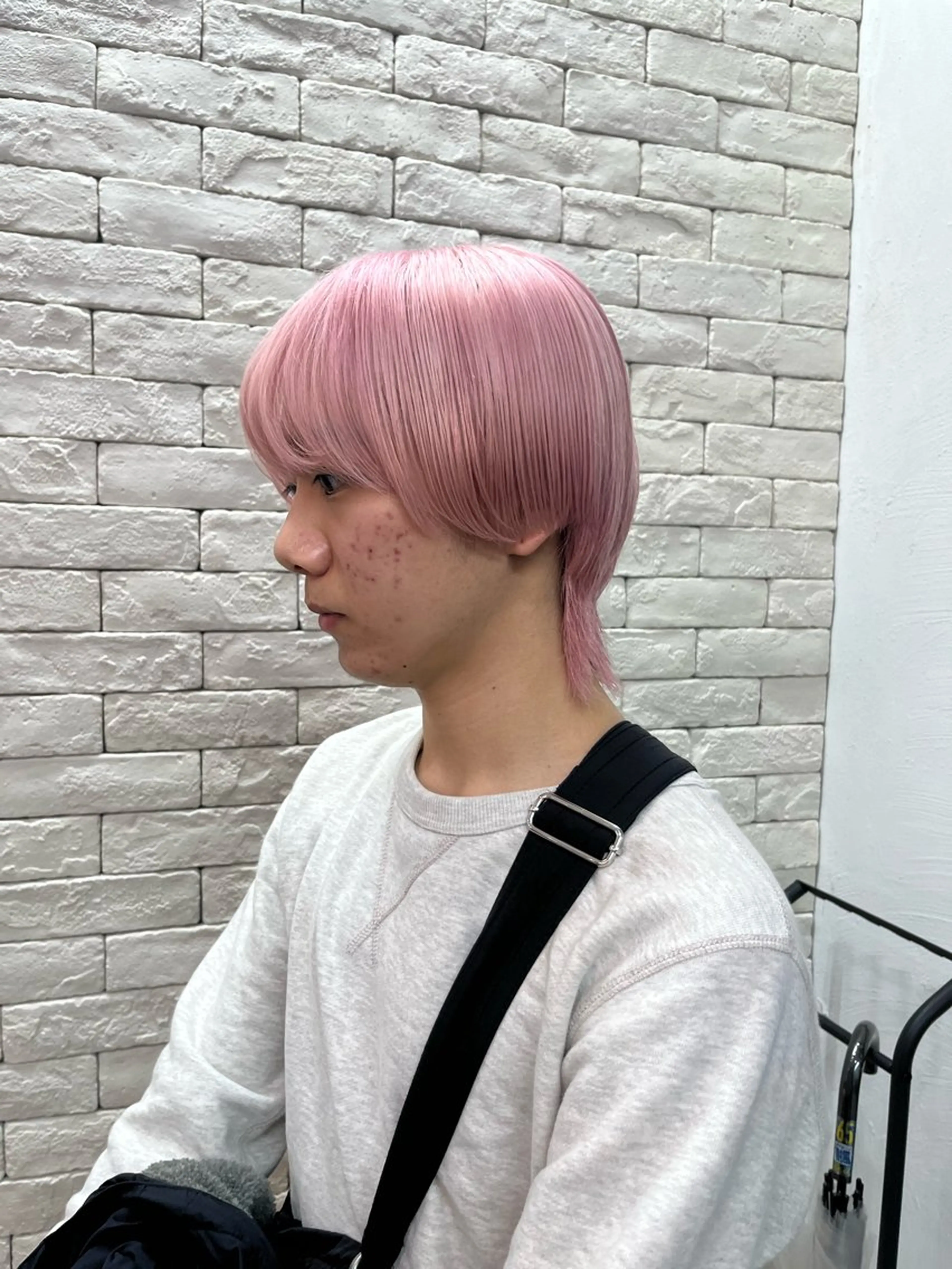 カラー メンズ ピンクカラー ホワイトピンク カット ヘアカラー トリートメント piilo所属・末吉 眞義のヘアスタイル