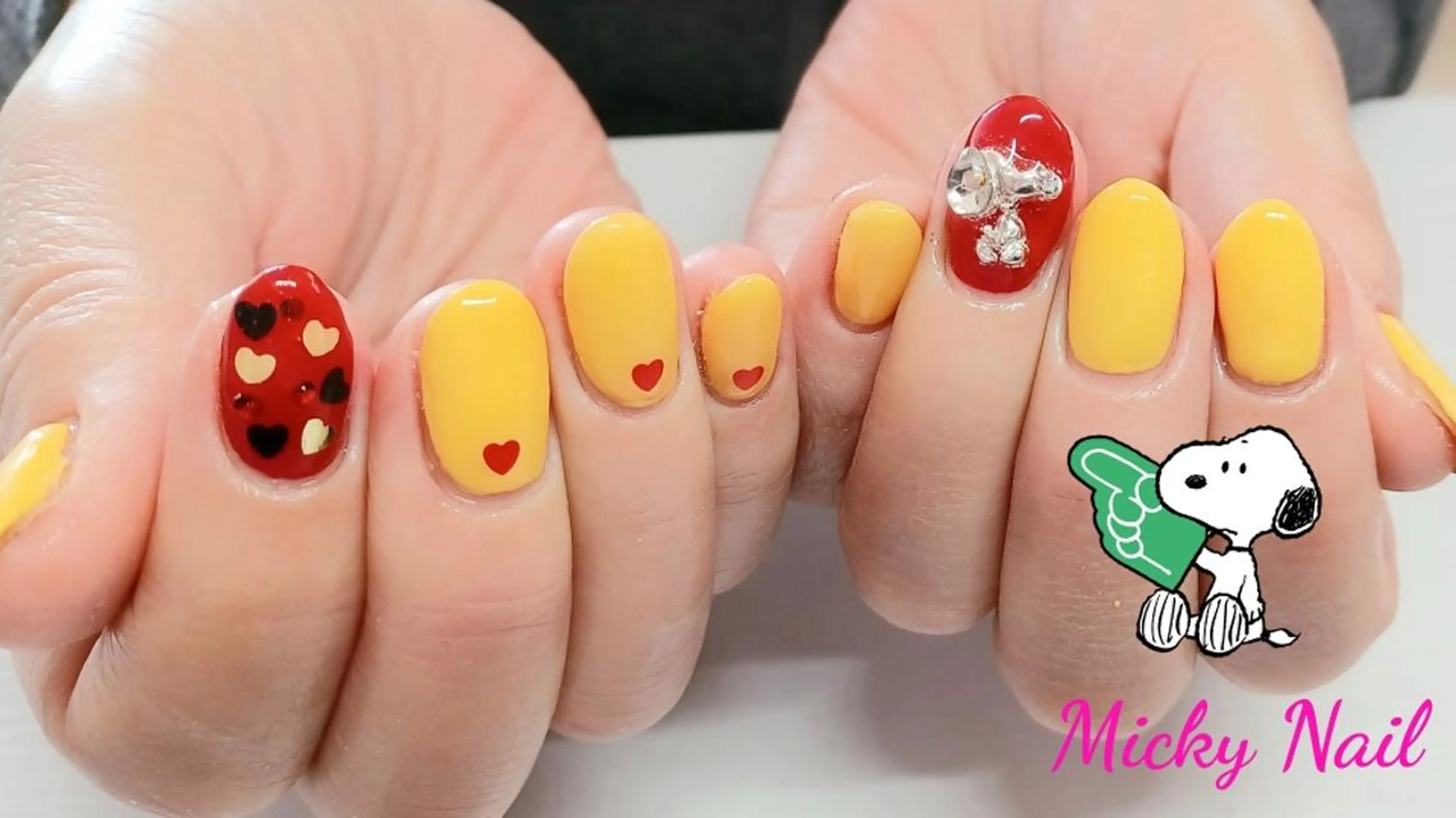 ネイル ハート キラキラネイル 赤色 黄色 Micky nail chikushinoのネイルデザイン