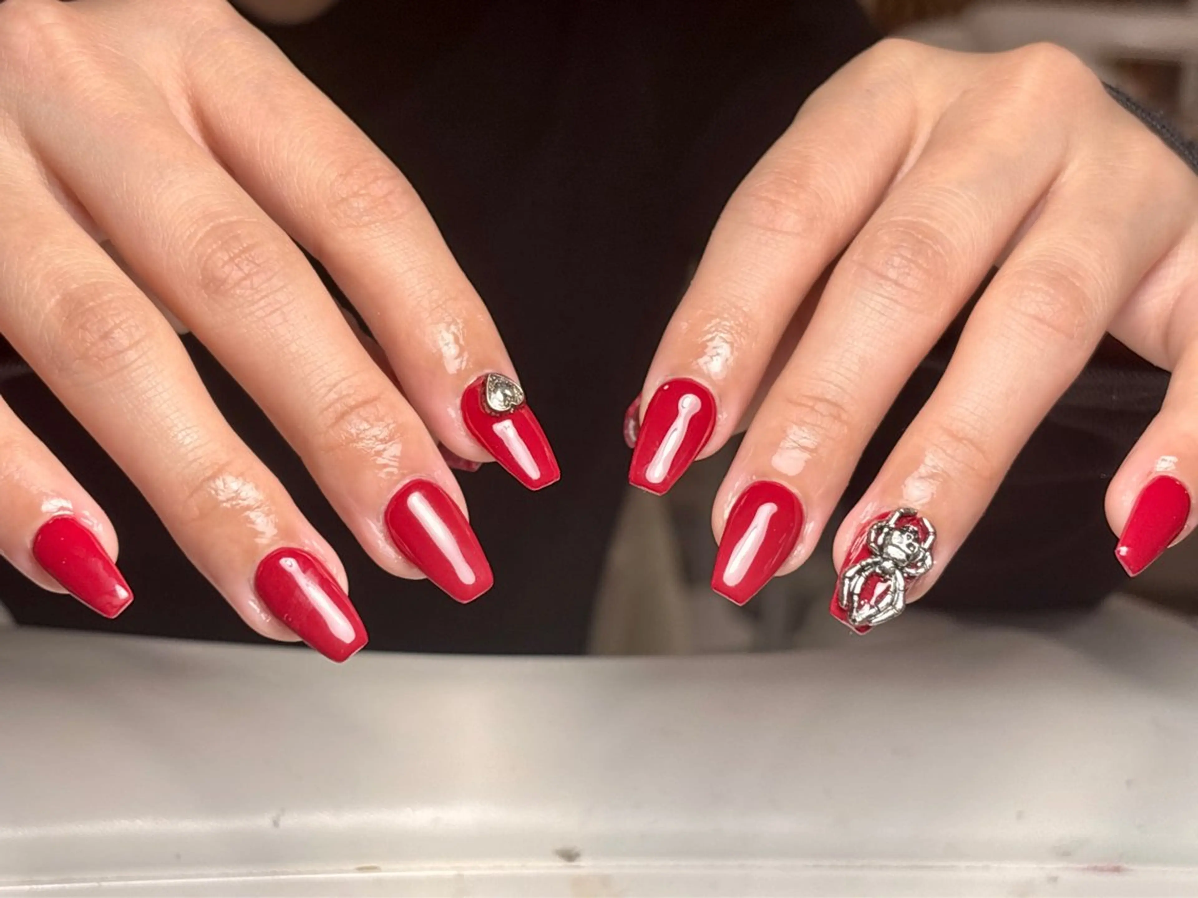 ロング 韓国風ヘア トゥー フエンのネイルデザイン