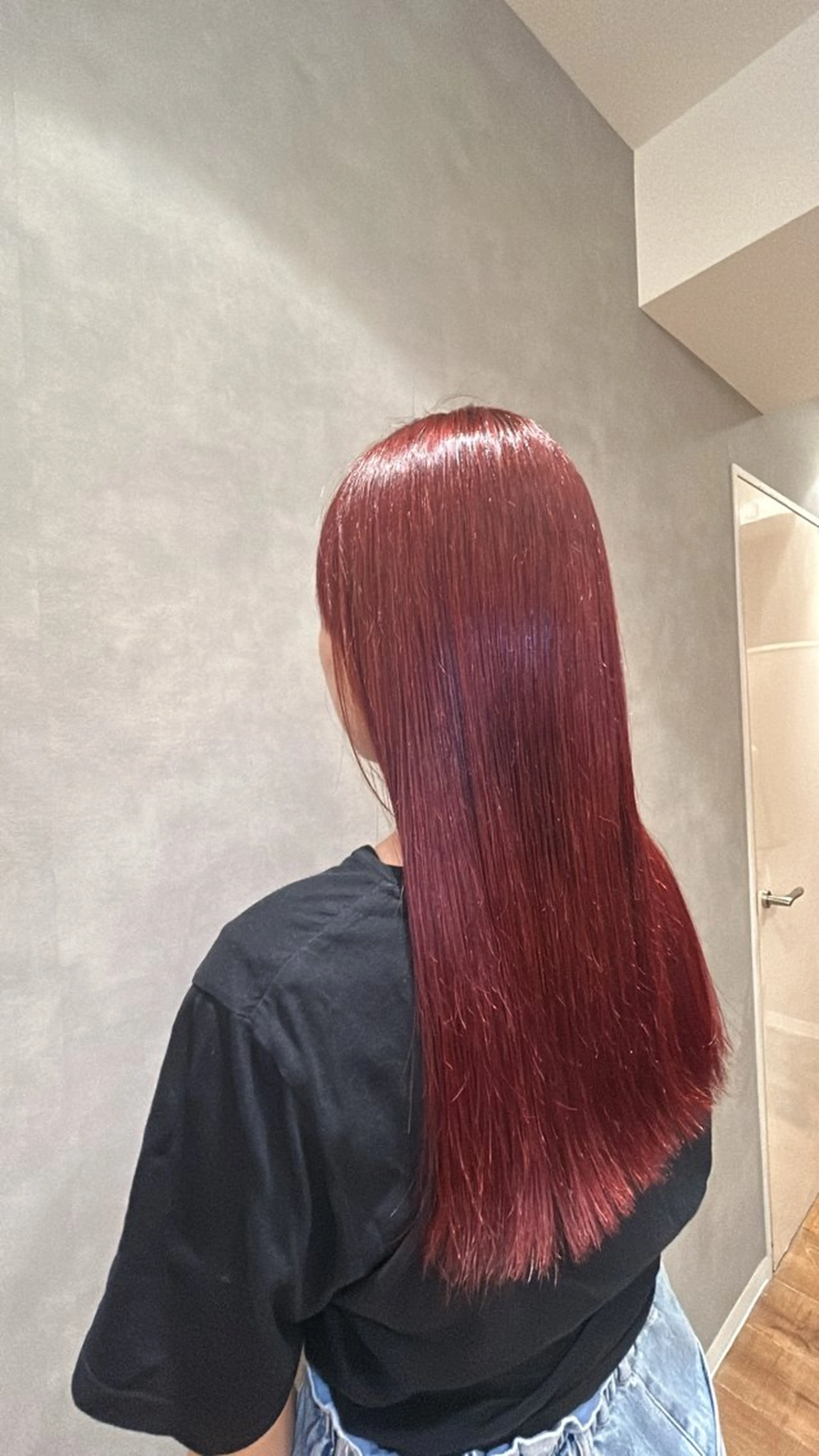カラー レッドカラー 中村 芹愛のヘアスタイル