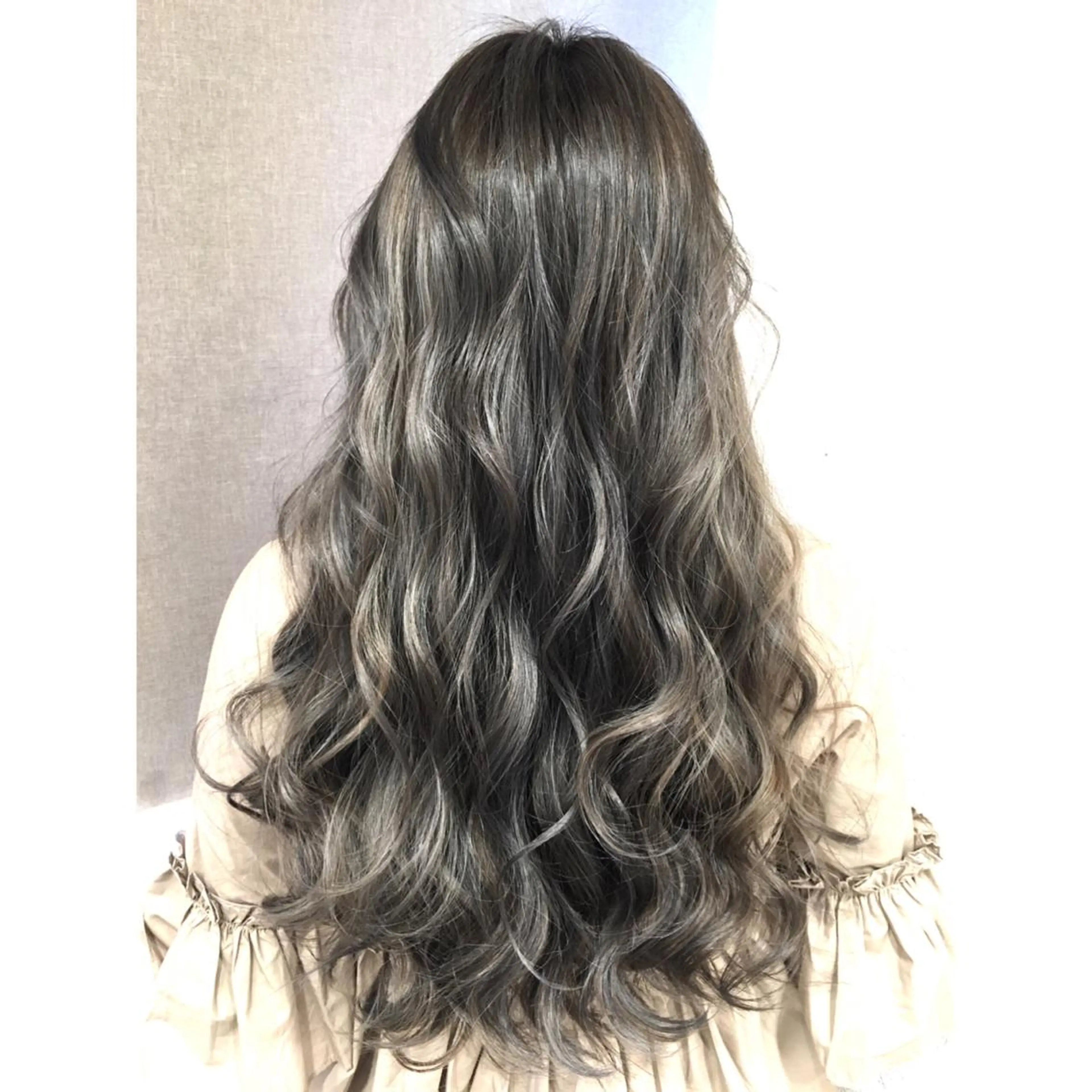 ロング カラー ハイライトカラー 3Dハイライト ハイライト ヘアカラー トリートメント 井上 一平のヘアスタイル