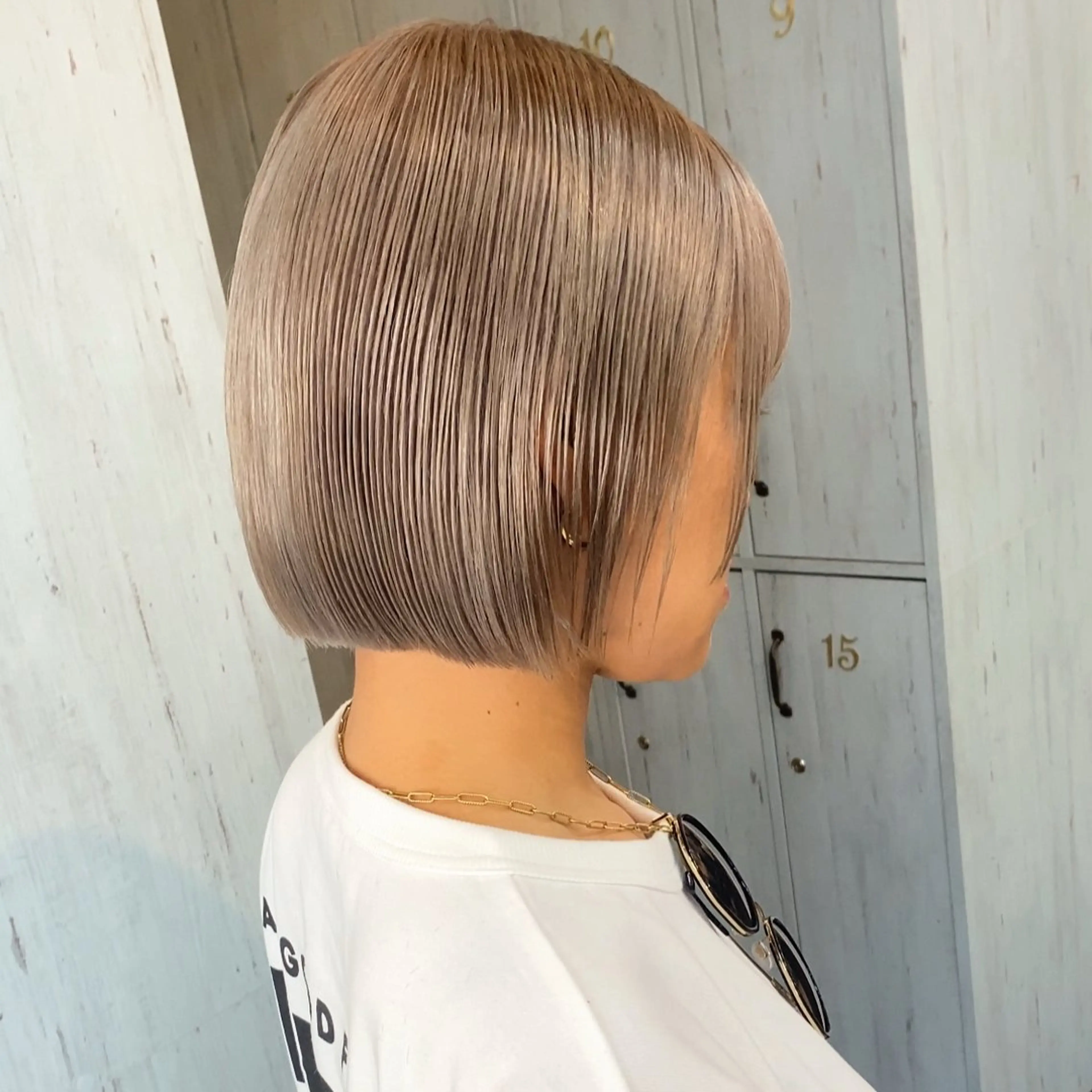 ミディアム カラー 切りっぱなしボブ グレージュ ボブ ✨原宿ハイトーン ブリーチ職人菊池のヘアスタイル