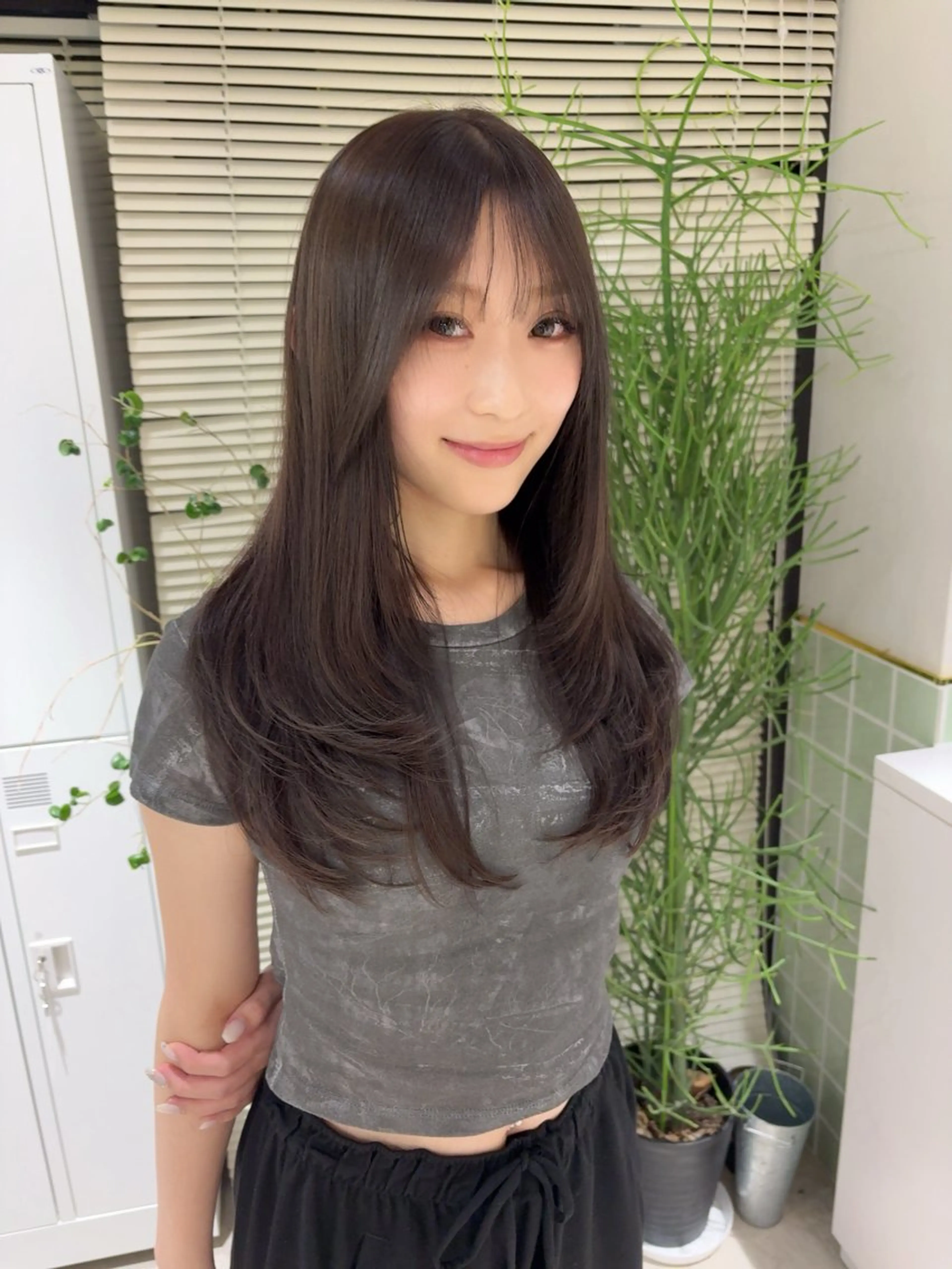 セミロング カラー ヘアアレンジ 透明感カラー くびれヘア 顔まわりレイヤー 顔周りカット 韓国風ヘア カット ヘアカラー トリートメント ヘッドスパ ヘアセット ®️レイヤー/透明感 カラー/星野六三四のヘアスタイル