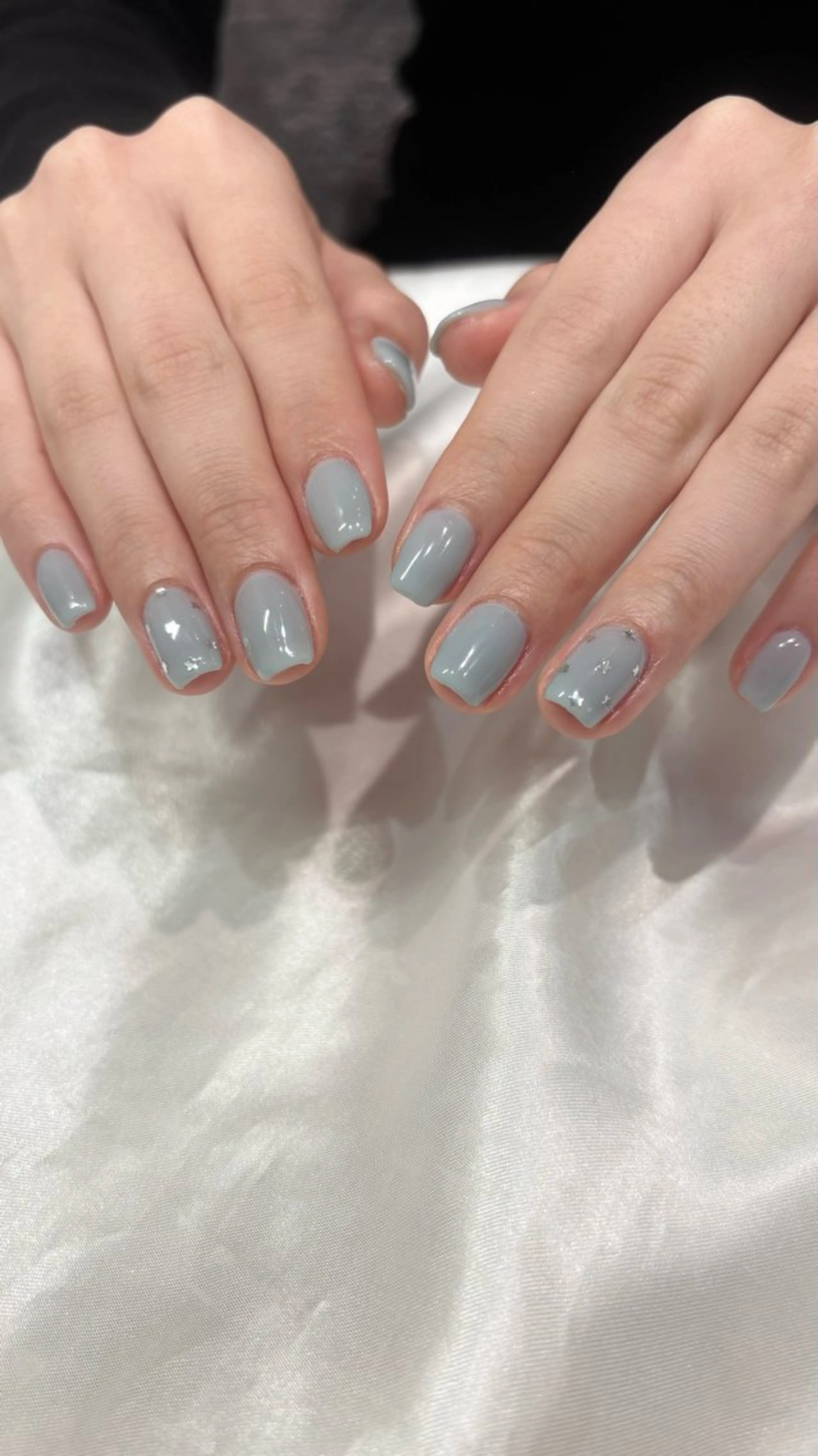 ネイル ドット ハンドネイル GO TODAY SHAiRE SALON 表参道colore店所属・emmi nailのネイルデザイン