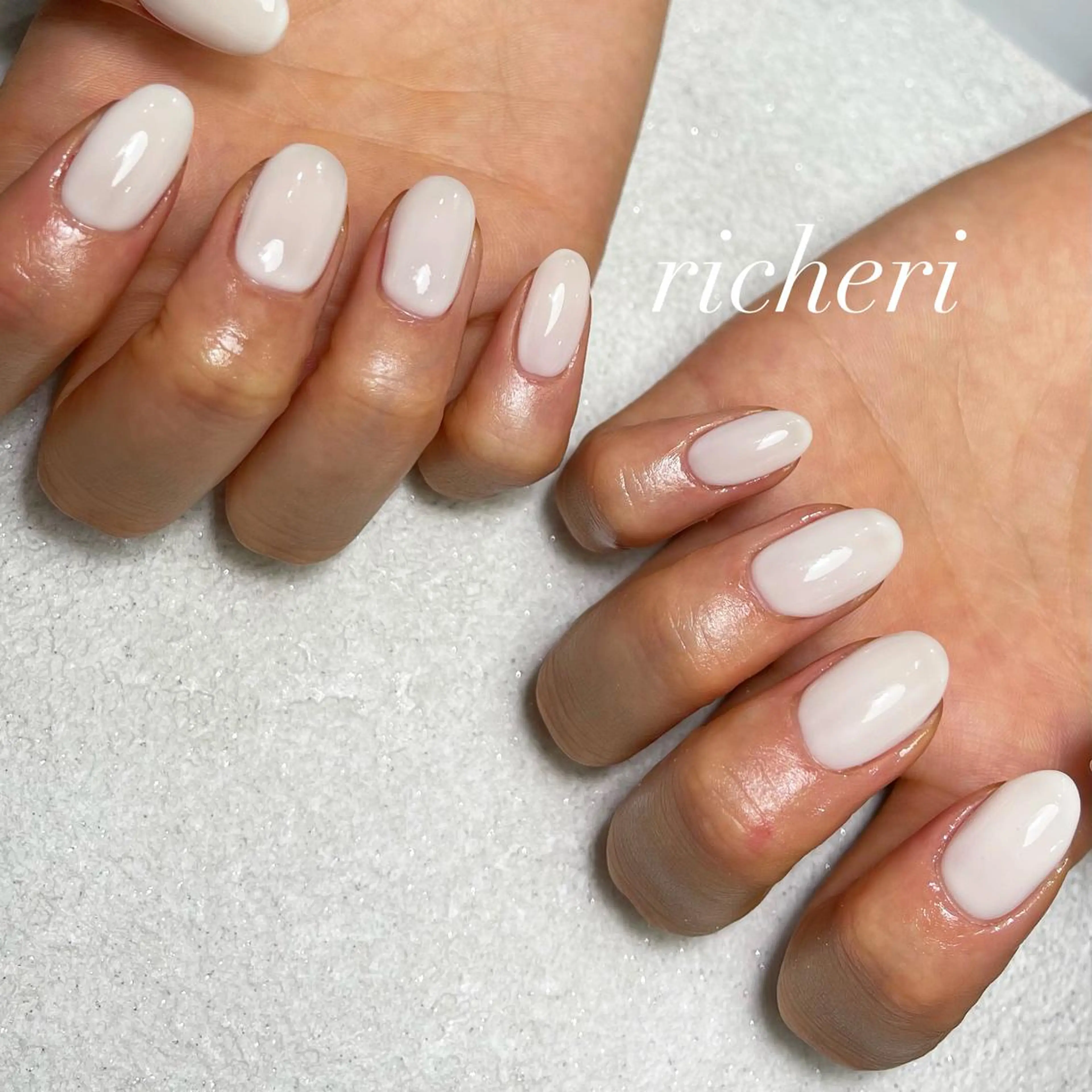 ミディアム ネイル 韓国風ヘア アートネイル フレンチネイル ジェルネイル ガラスフレンチ richeri beautyのエステ・リラクイメージ