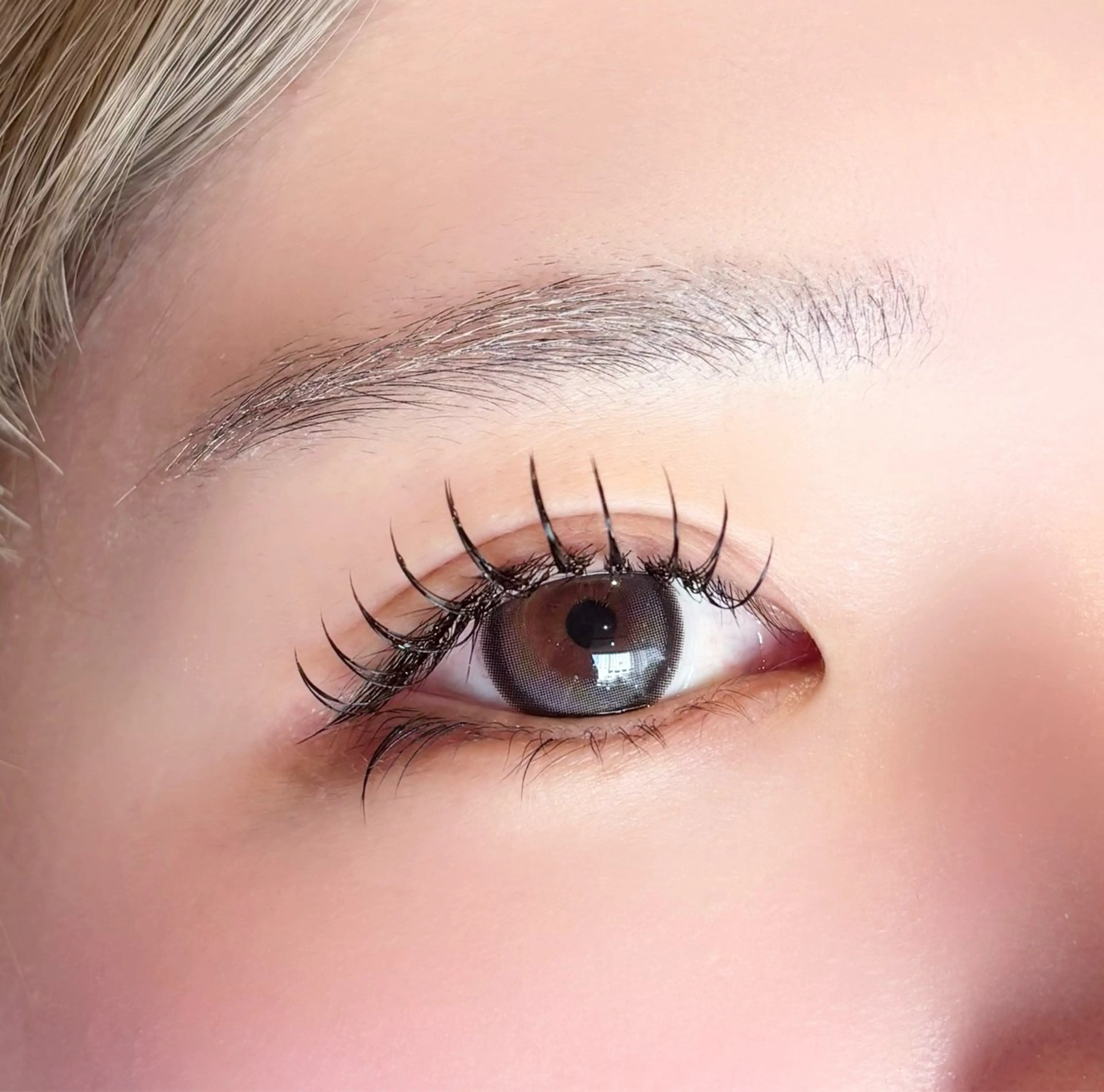 マツエク・マツパ 束感まつ毛 LUCY NAIL&EYE所属・LUCY心斎橋 奥野の眉毛・アイブロウイメージ