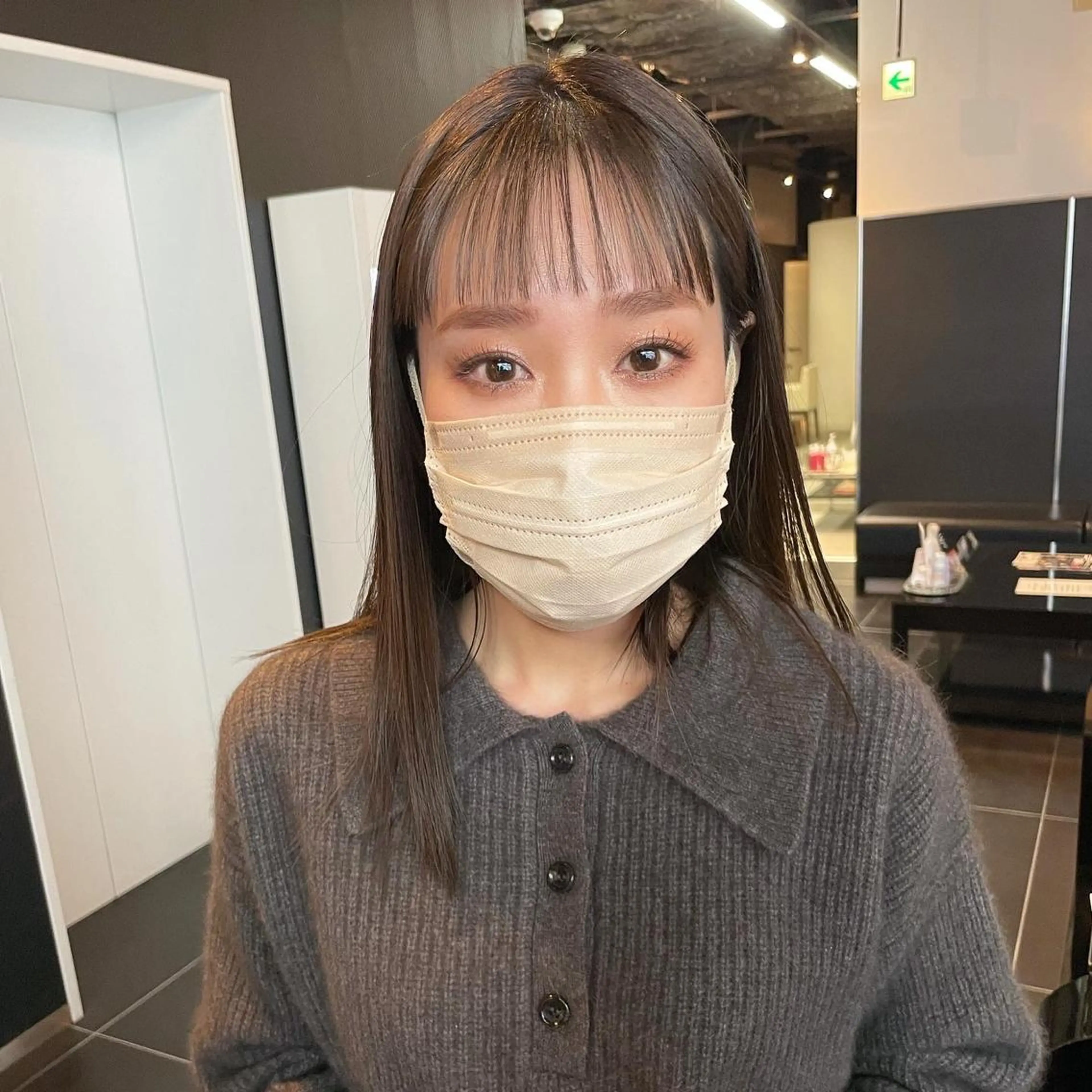 セミロング カラー アッシュ ダークアッシュ オン眉 ヘアカラー トリートメント 渡邊 直輝のヘアスタイル