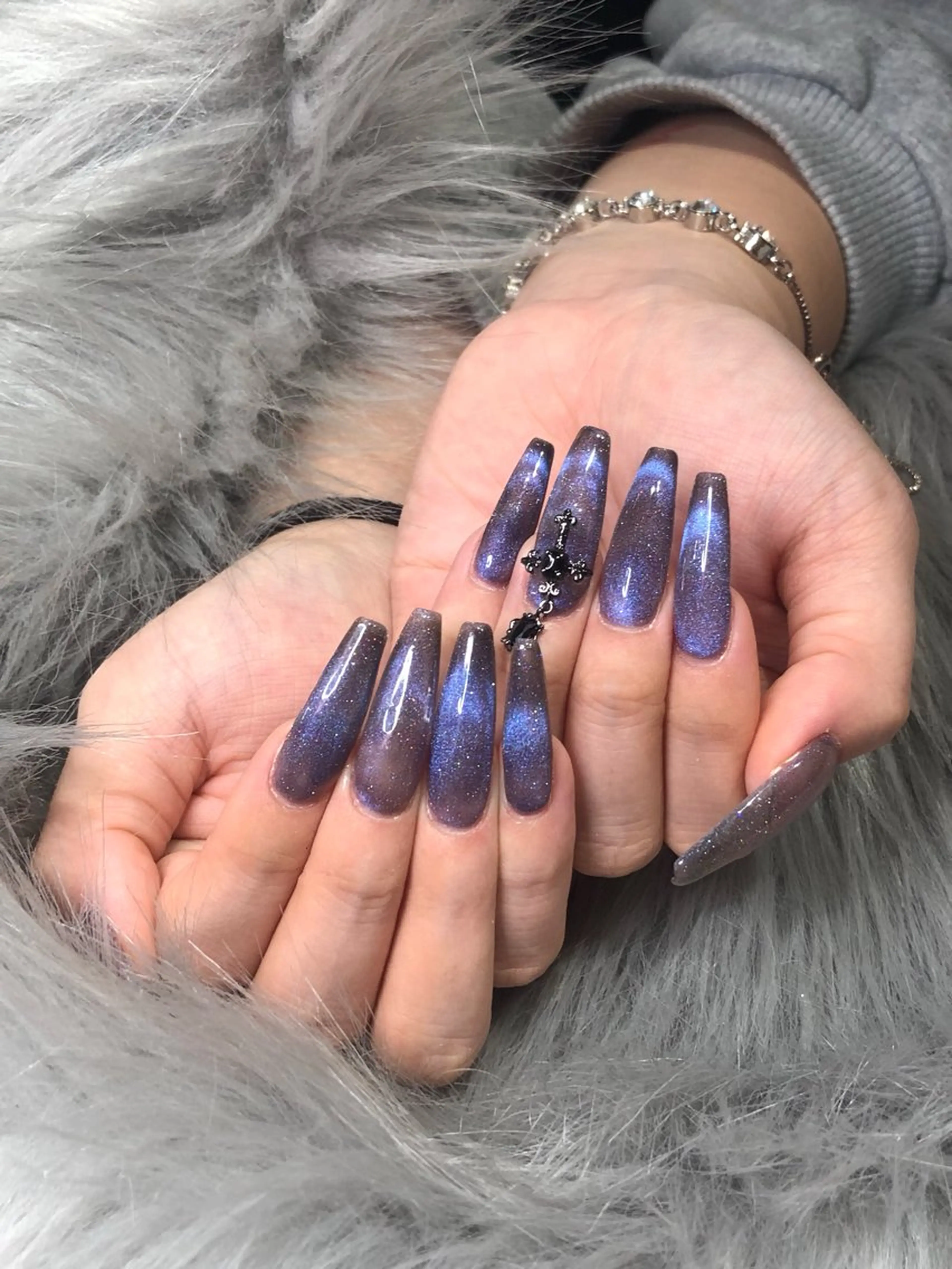 ネイル グラデーション 韓国ネイル マグネットネイル 持ち込み ニュアンスネイル ハンドネイル リボン、ガーリー パーツ放題専門店のネイルデザイン