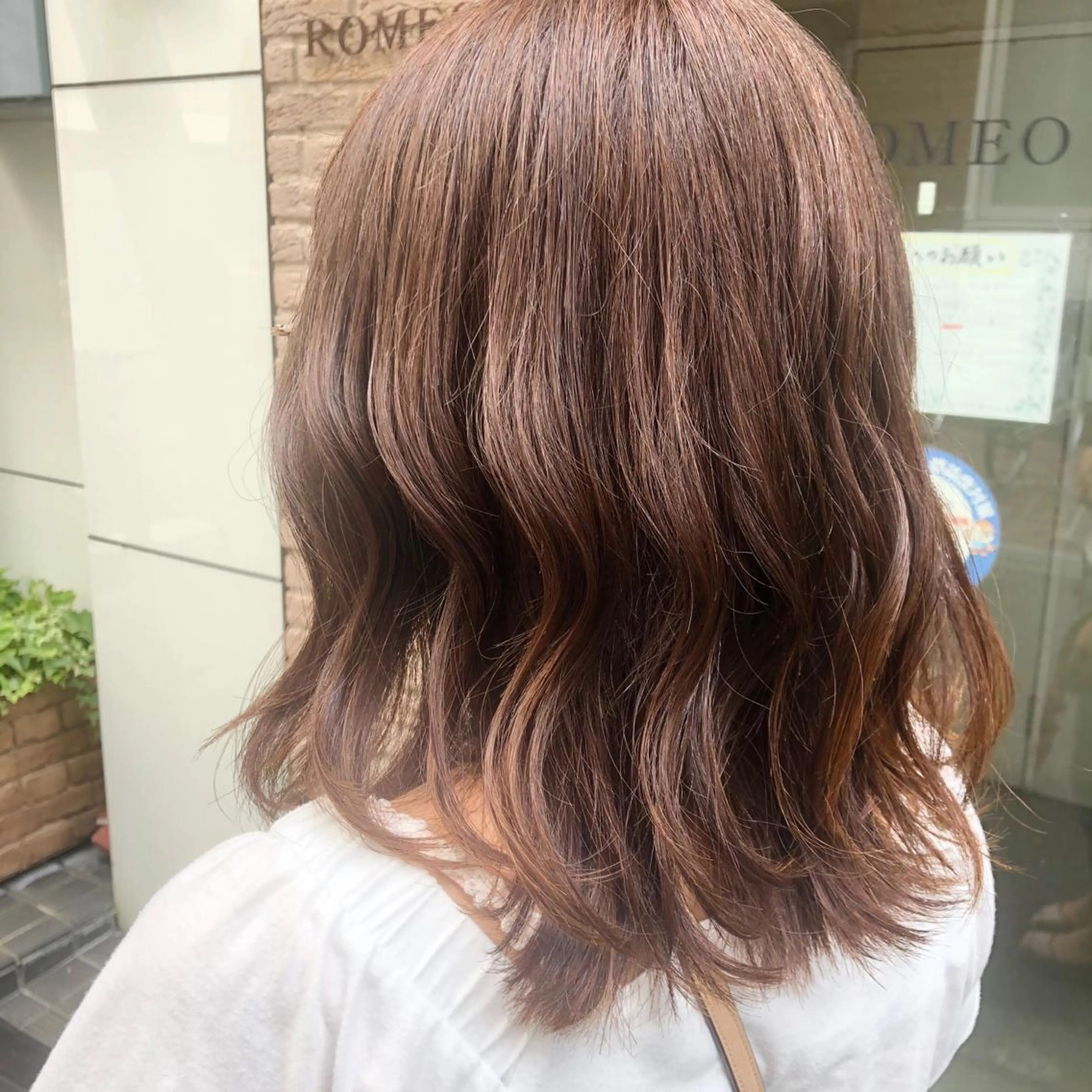 ミディアム カラー ベージュカラー オレンジ オレンジベージュ ，comma momoka🪄のヘアスタイル