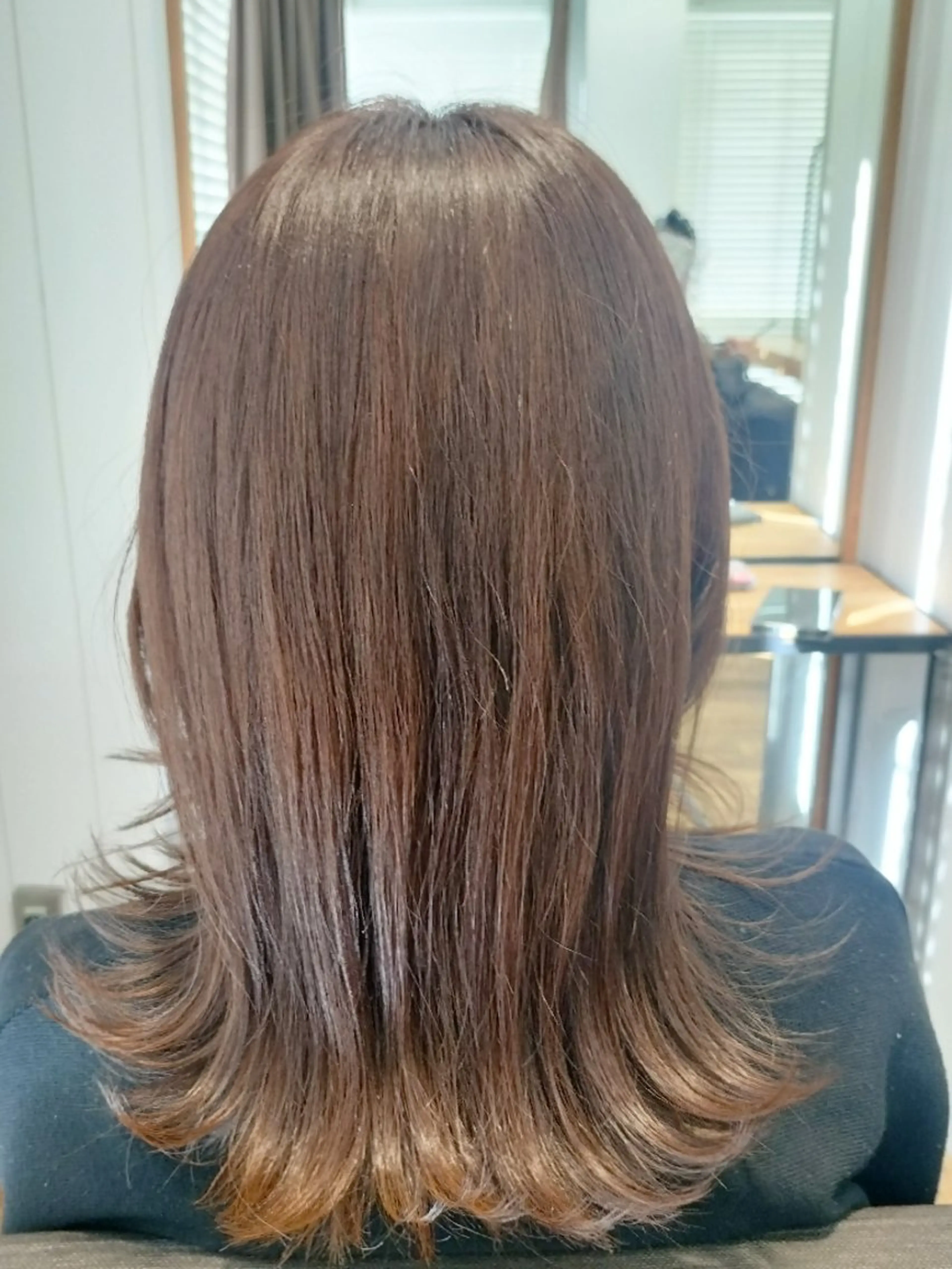 セミロング ヘアカラー トリートメント ほんま ひろみのヘアスタイル