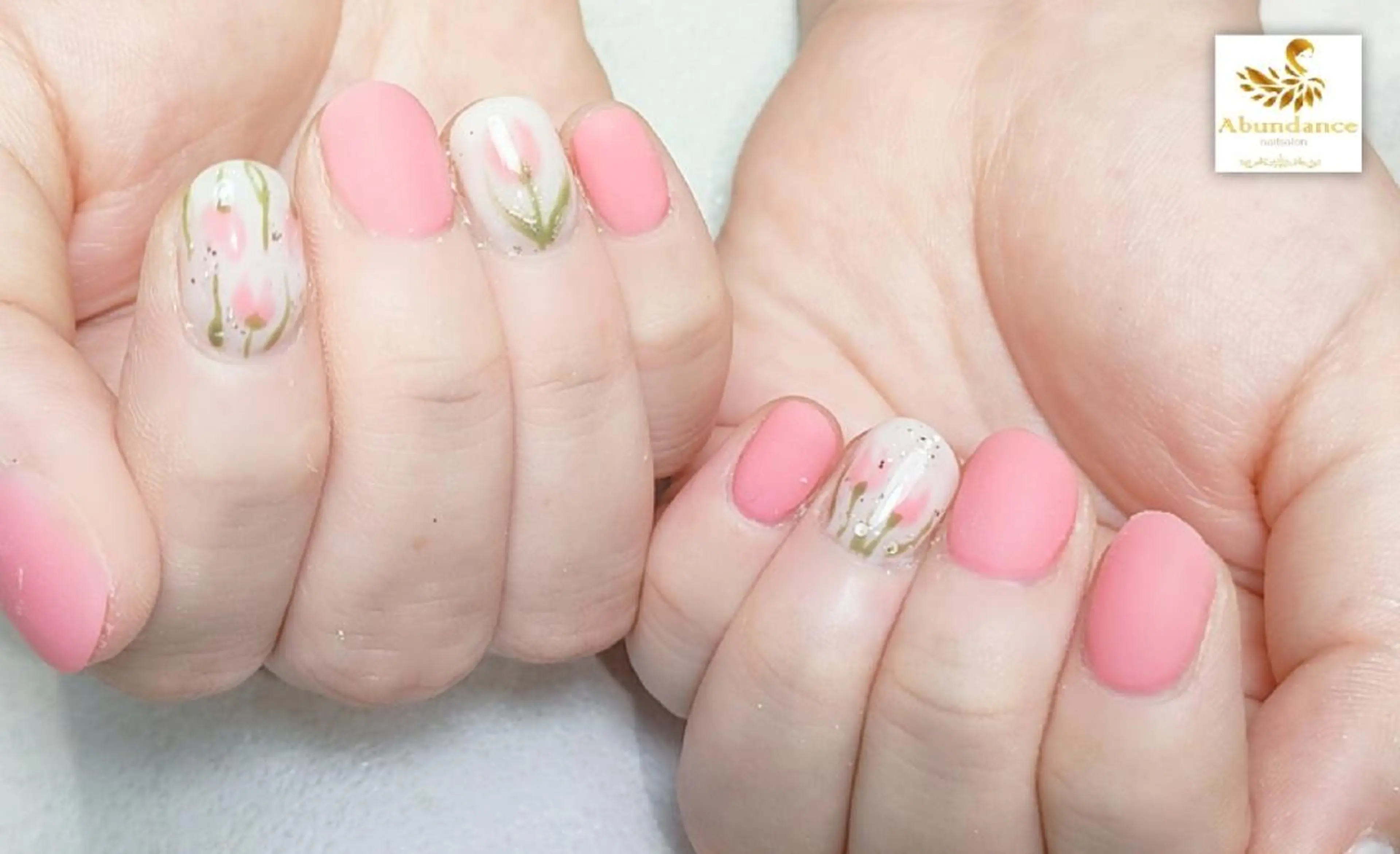 ショート ハンドネイル 完全予約制個室サロン Abundancesのネイルデザイン