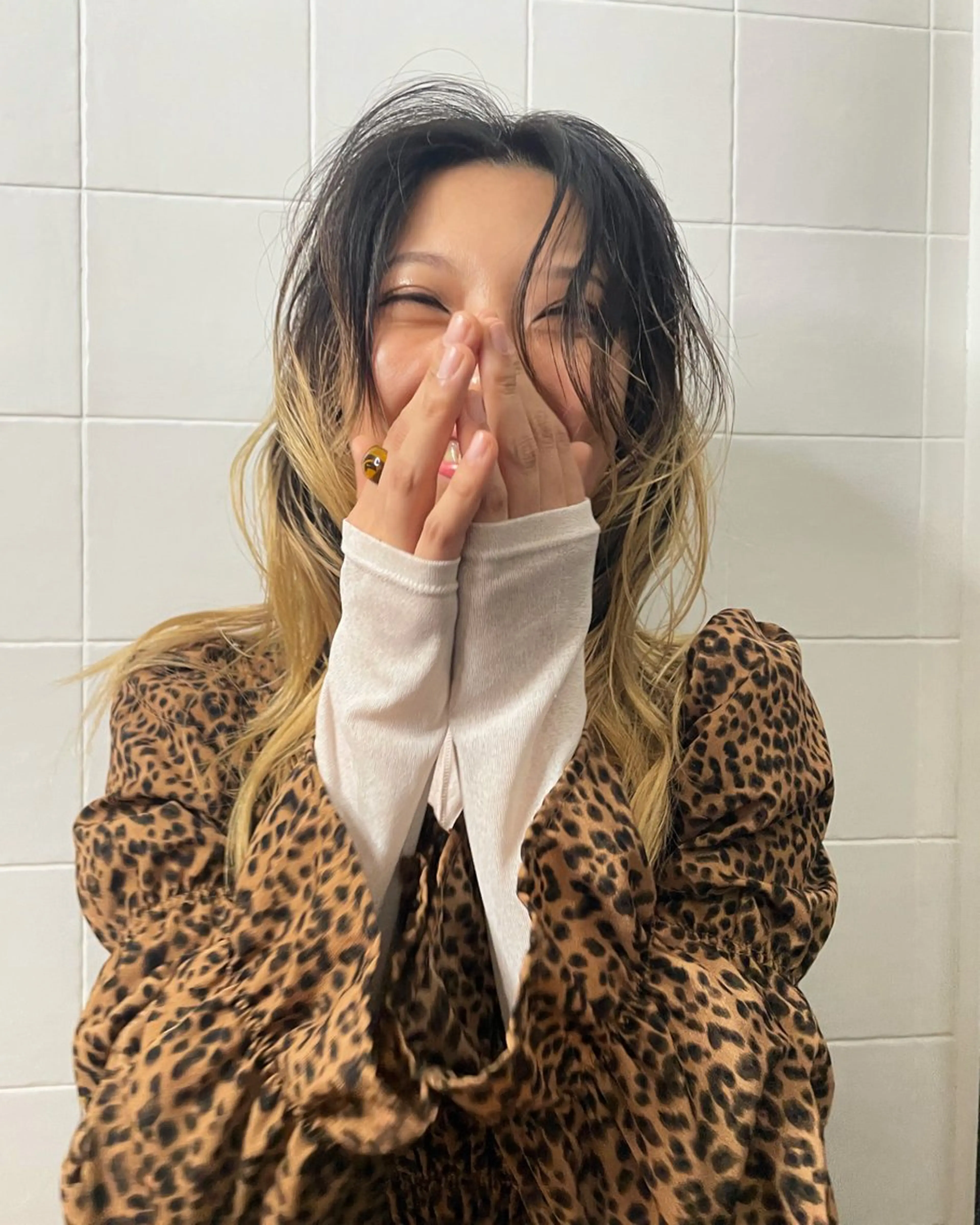 セミロング カラー ブリーチ 抜きっぱなしブロンド ツートーンカラー BoomBOX所属・HIBIKI/原宿 ハッシュカット🪄のヘアスタイル