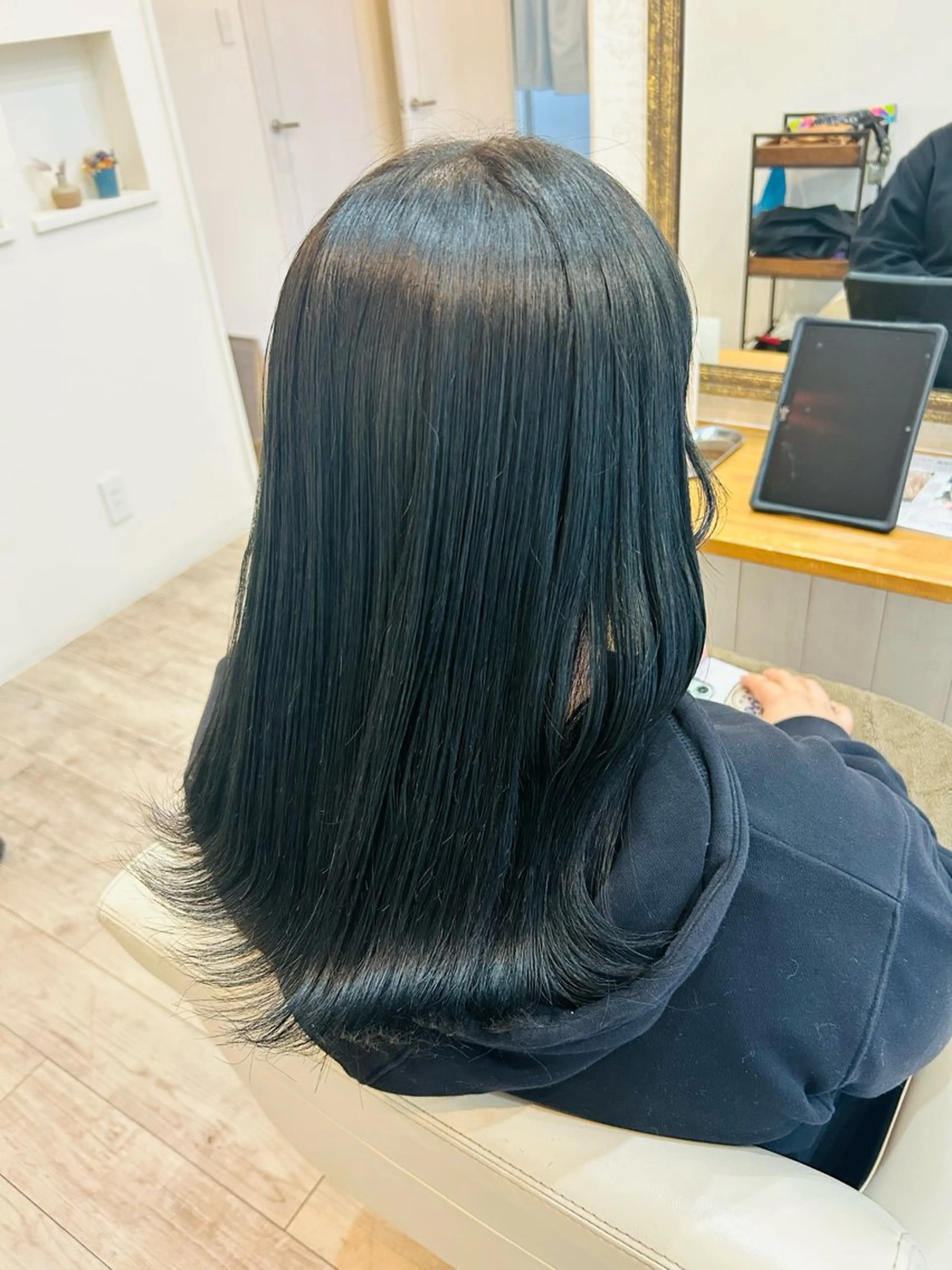 セミロング ヘアカラー uLu【ウル】所属・🦖manami 🦖のヘアスタイル