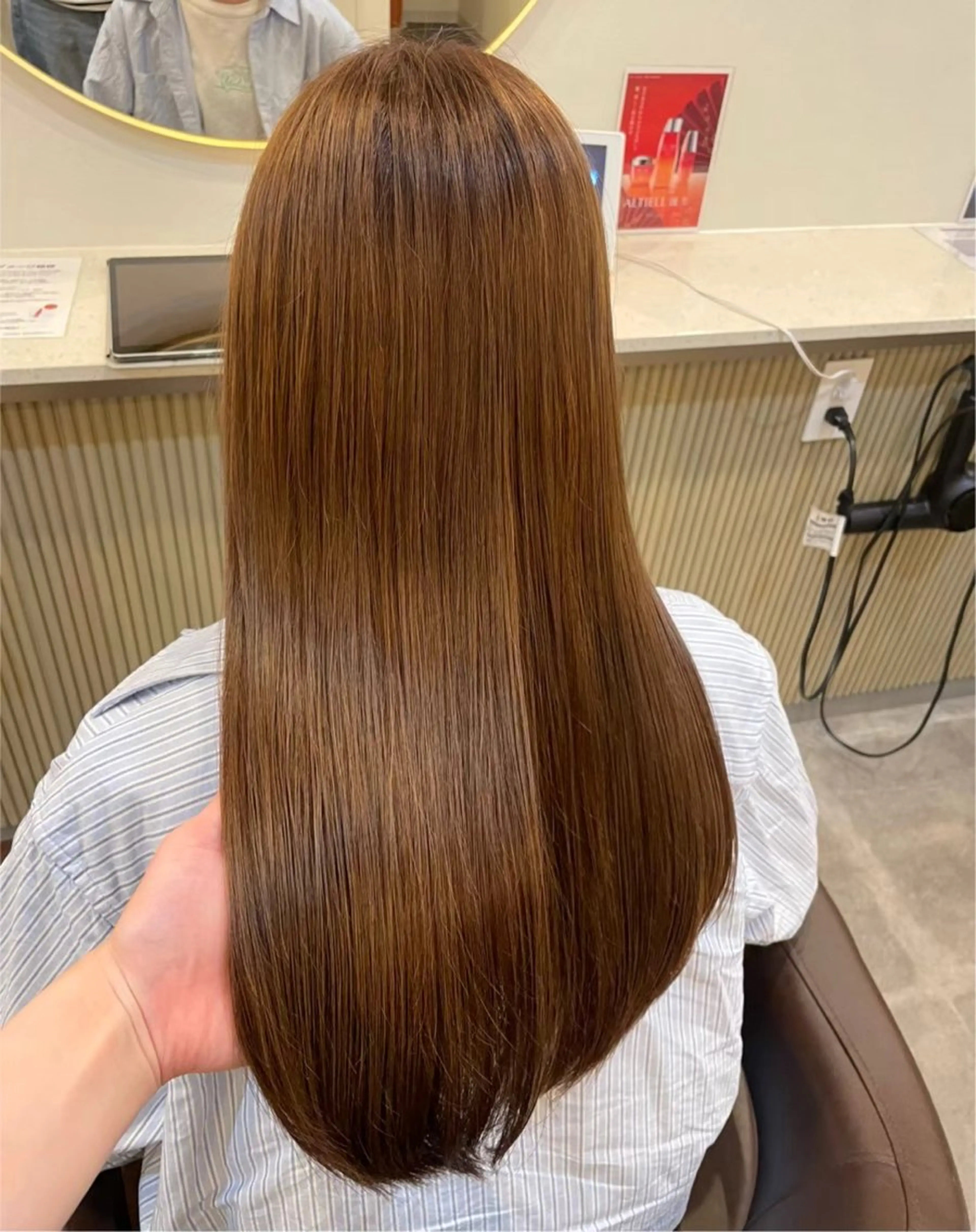 ワンカラー（肩より下の長さの方）の写真