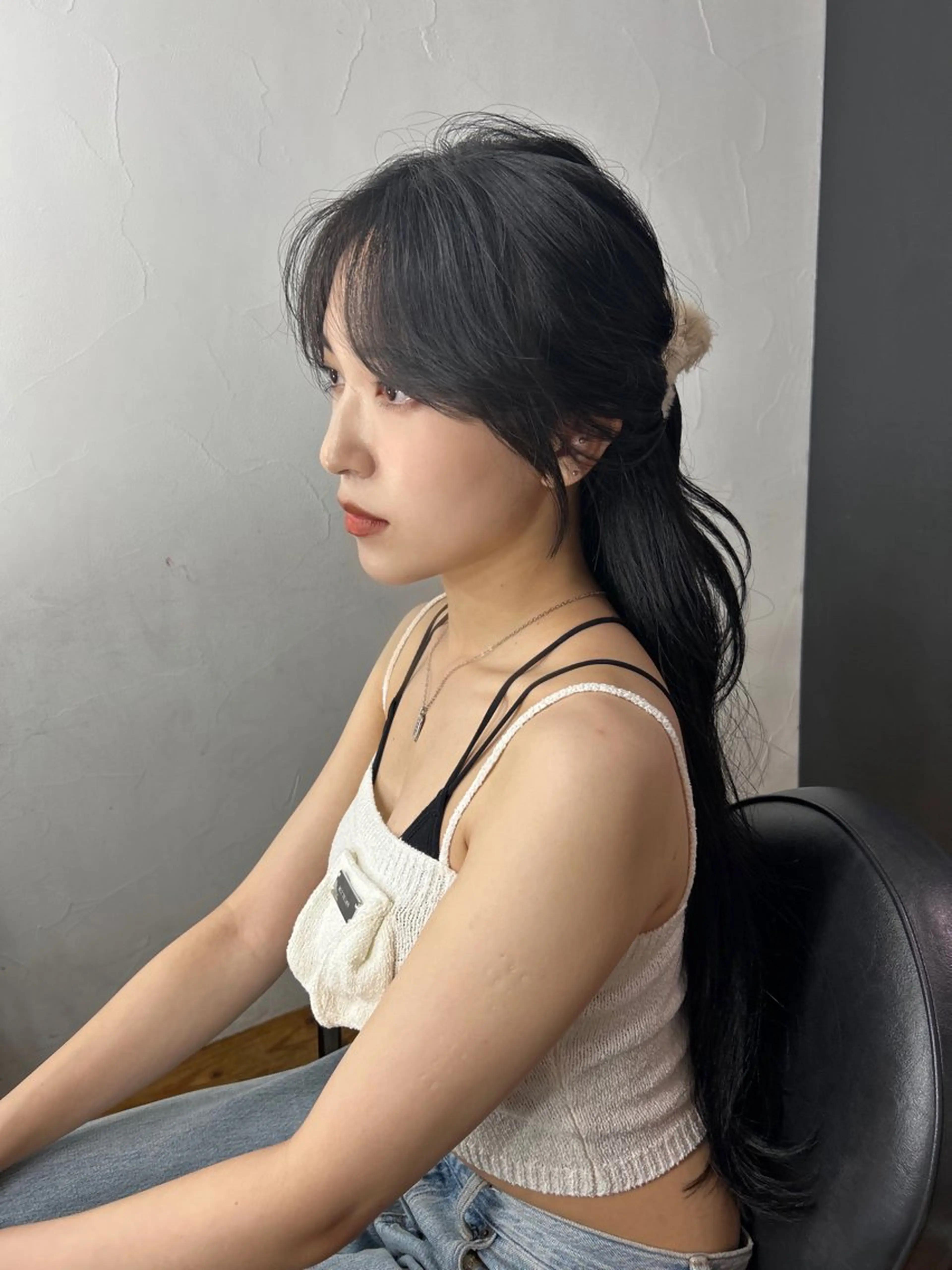 ロング レイヤーカット エミリ / オリーブカラーのヘアスタイル