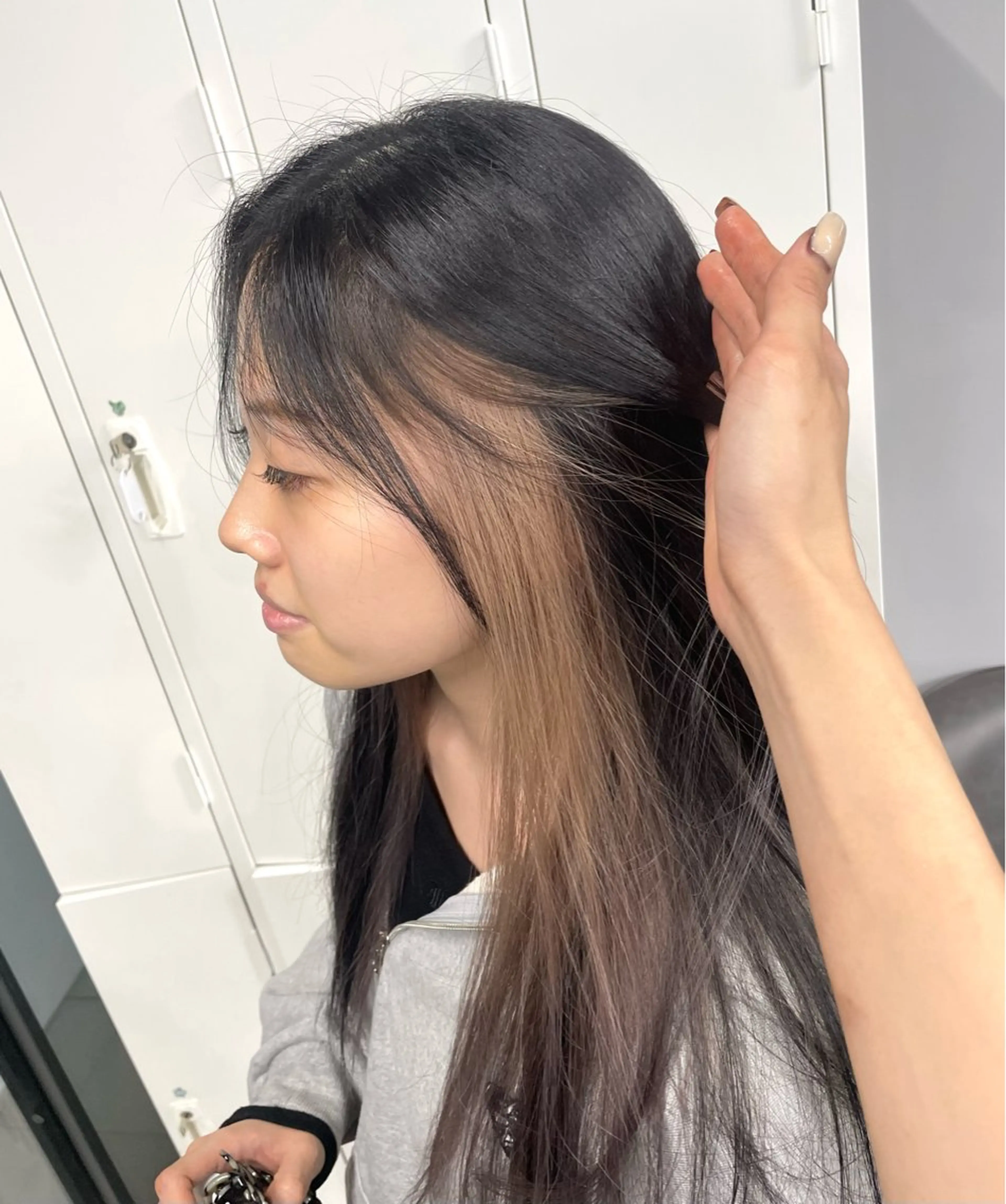 ロング カラー インナーカラー ヘアカラー トリートメント ili心斎橋所属・🩵ハイトーン/ レイヤーYUZU🩵のヘアスタイル