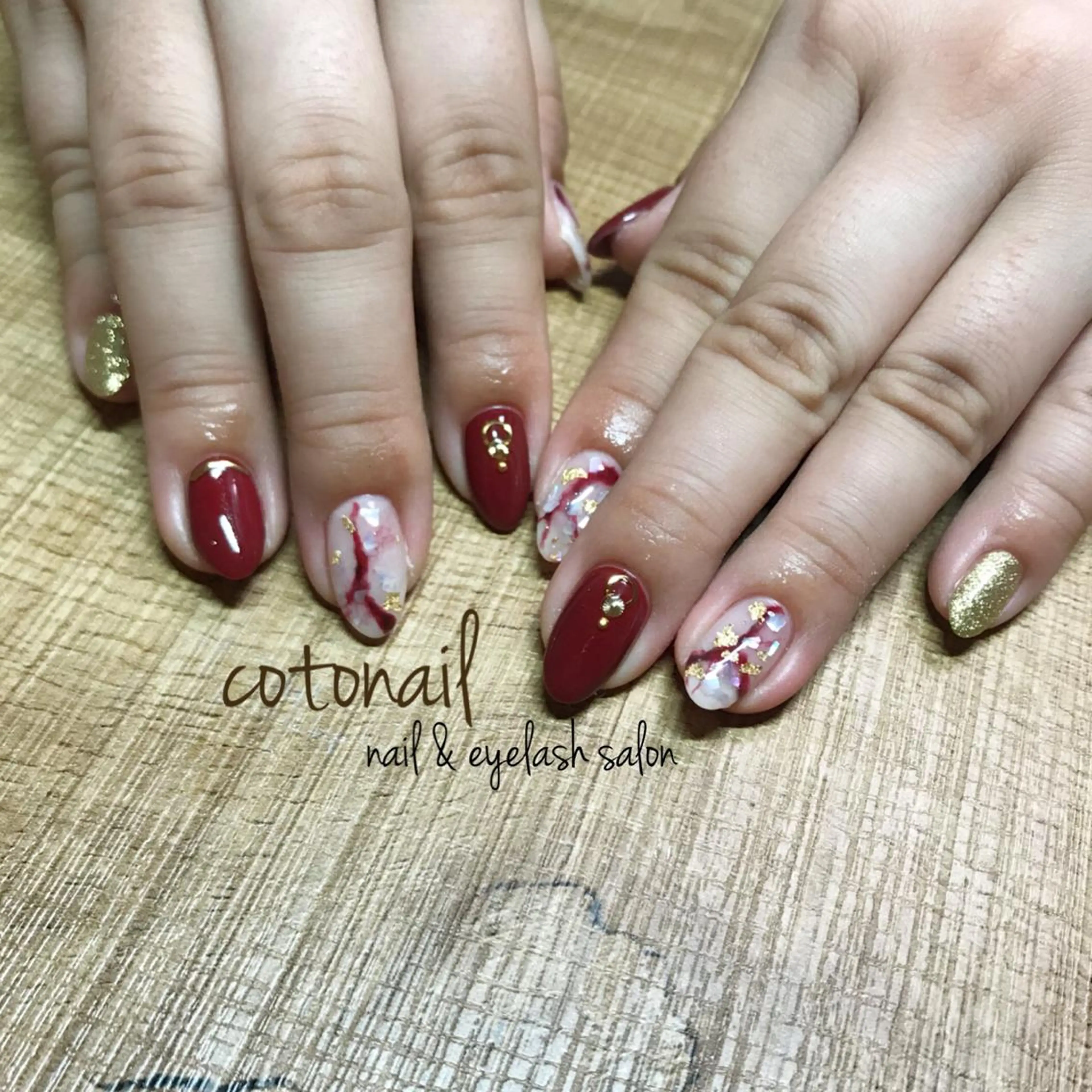 ミディアム ネイル アートネイル ハンドネイル ツメトマツゲ .のネイルデザイン