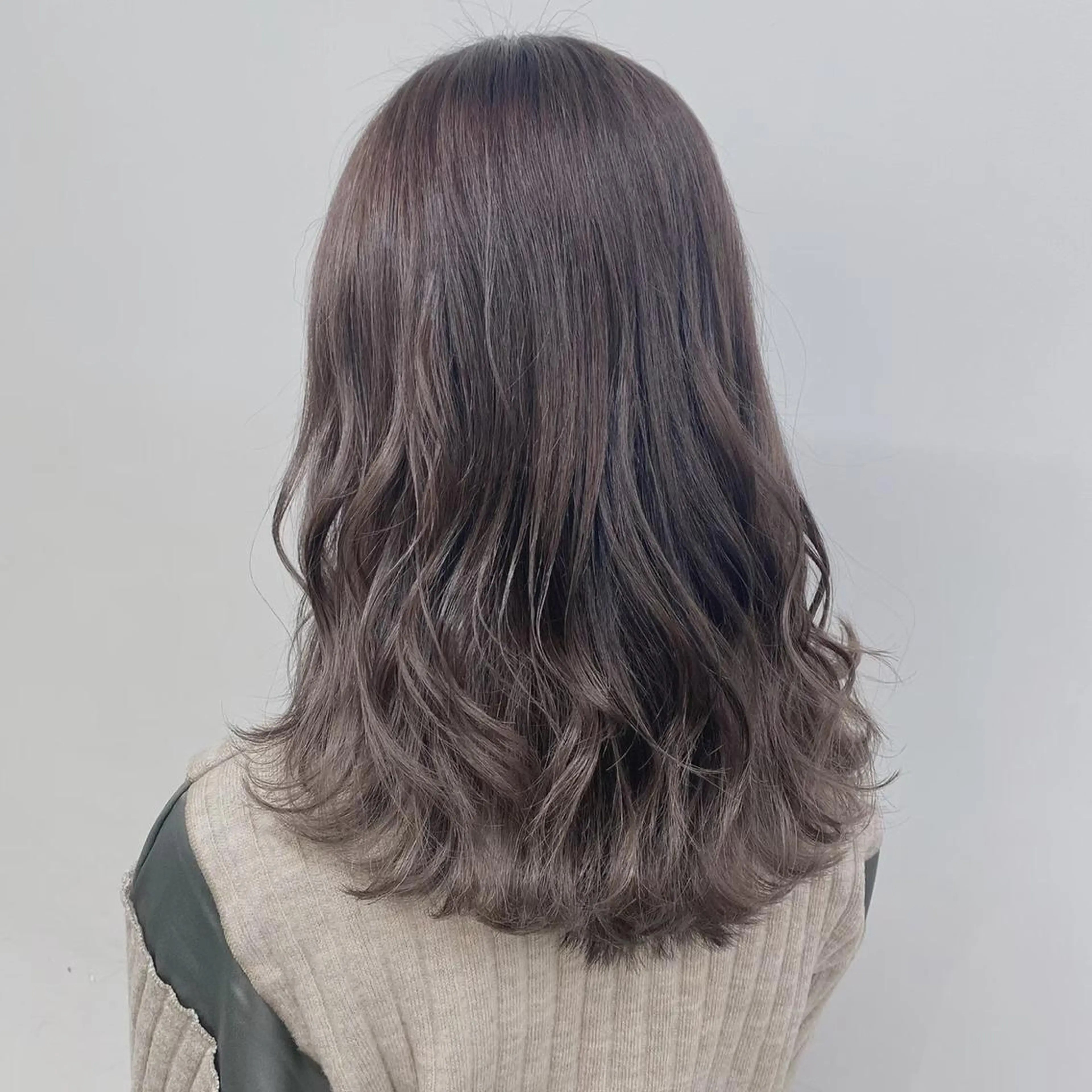 セミロング ヘアカラー ブリーチ✖️ 縮毛LANDのヘアスタイル