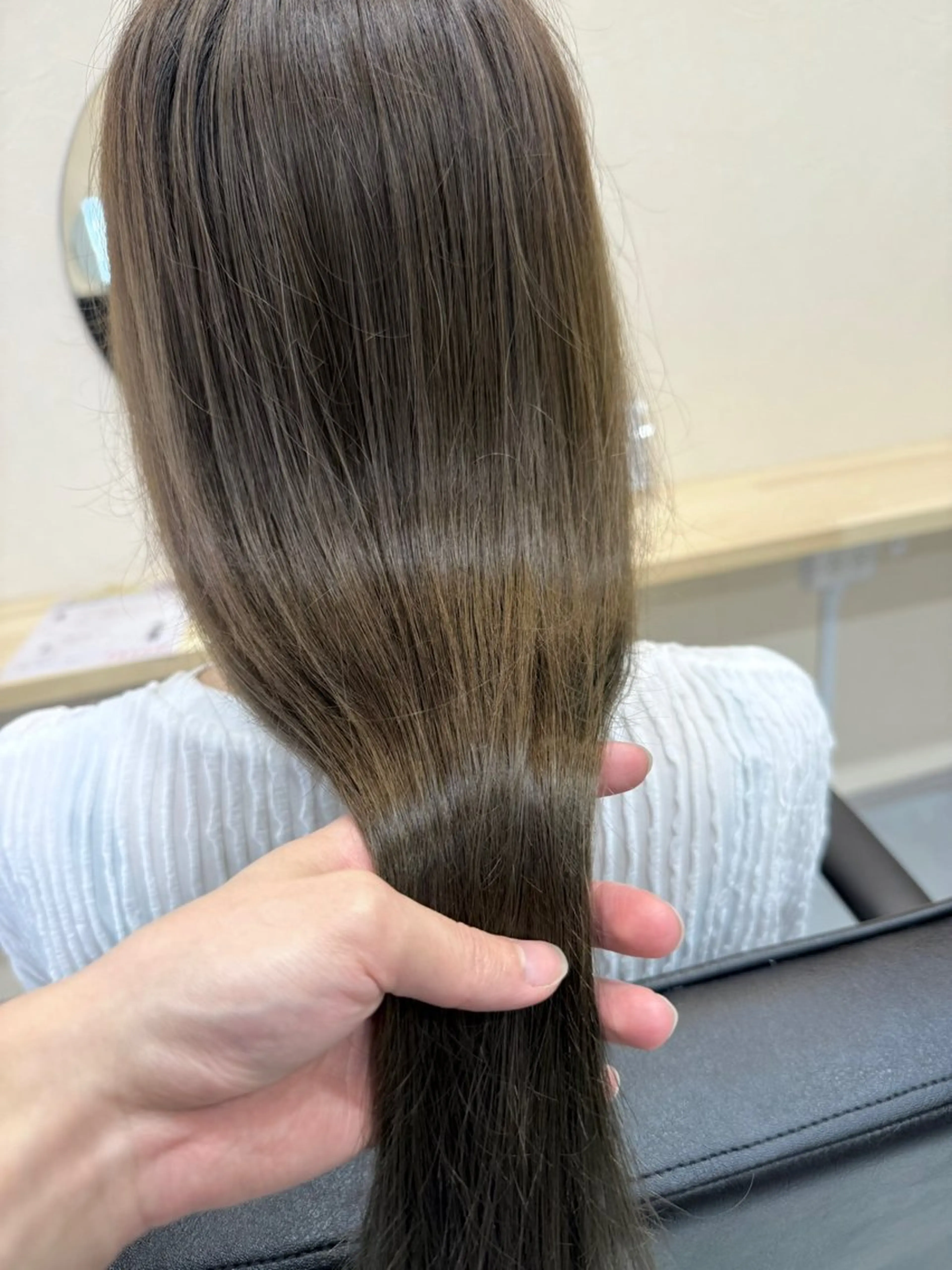 ロング ✨艶髪ストレート✨ ✨透明感カラー✨のヘアスタイル