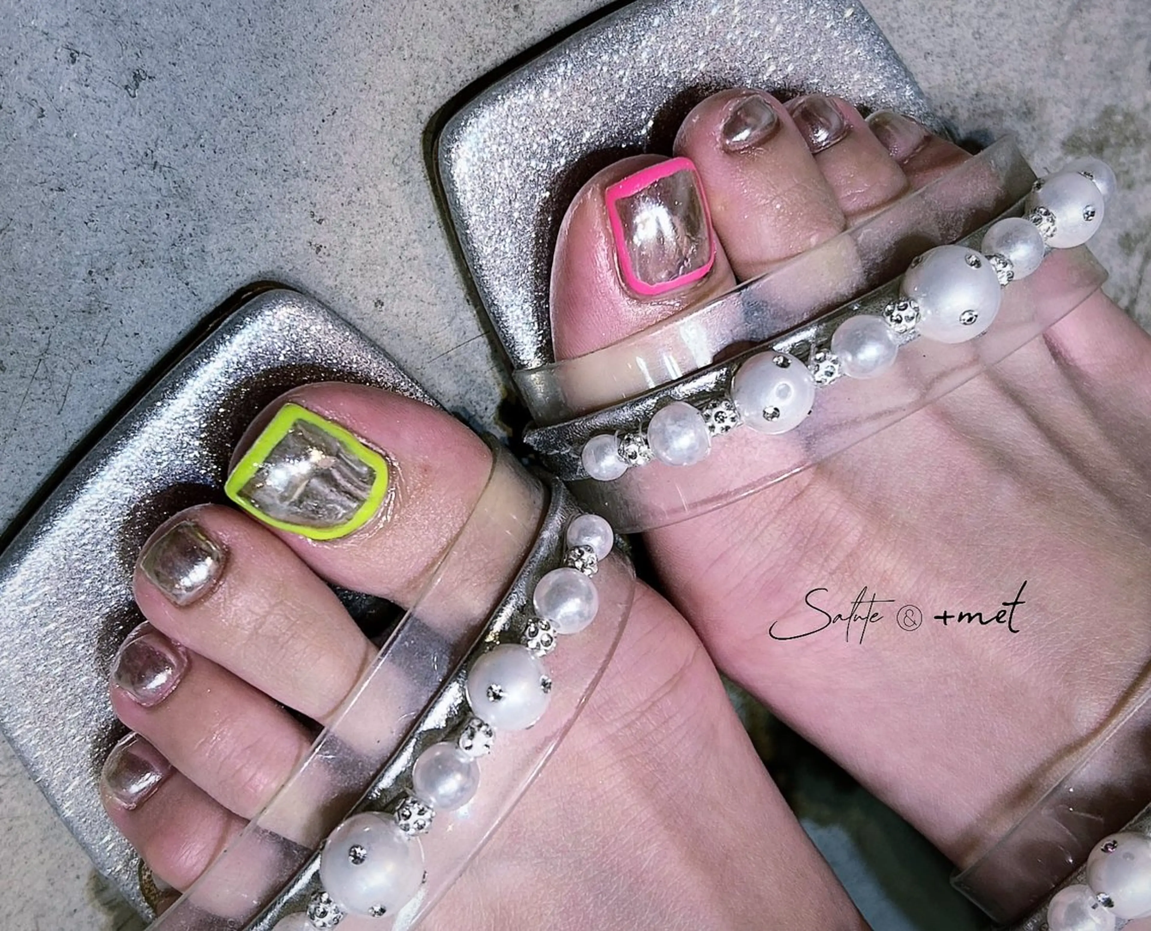 ネイル アートネイル フットネイル ジェルネイル ミラーネイル ピンク フットネイル 渋谷 怜奈のネイルデザイン