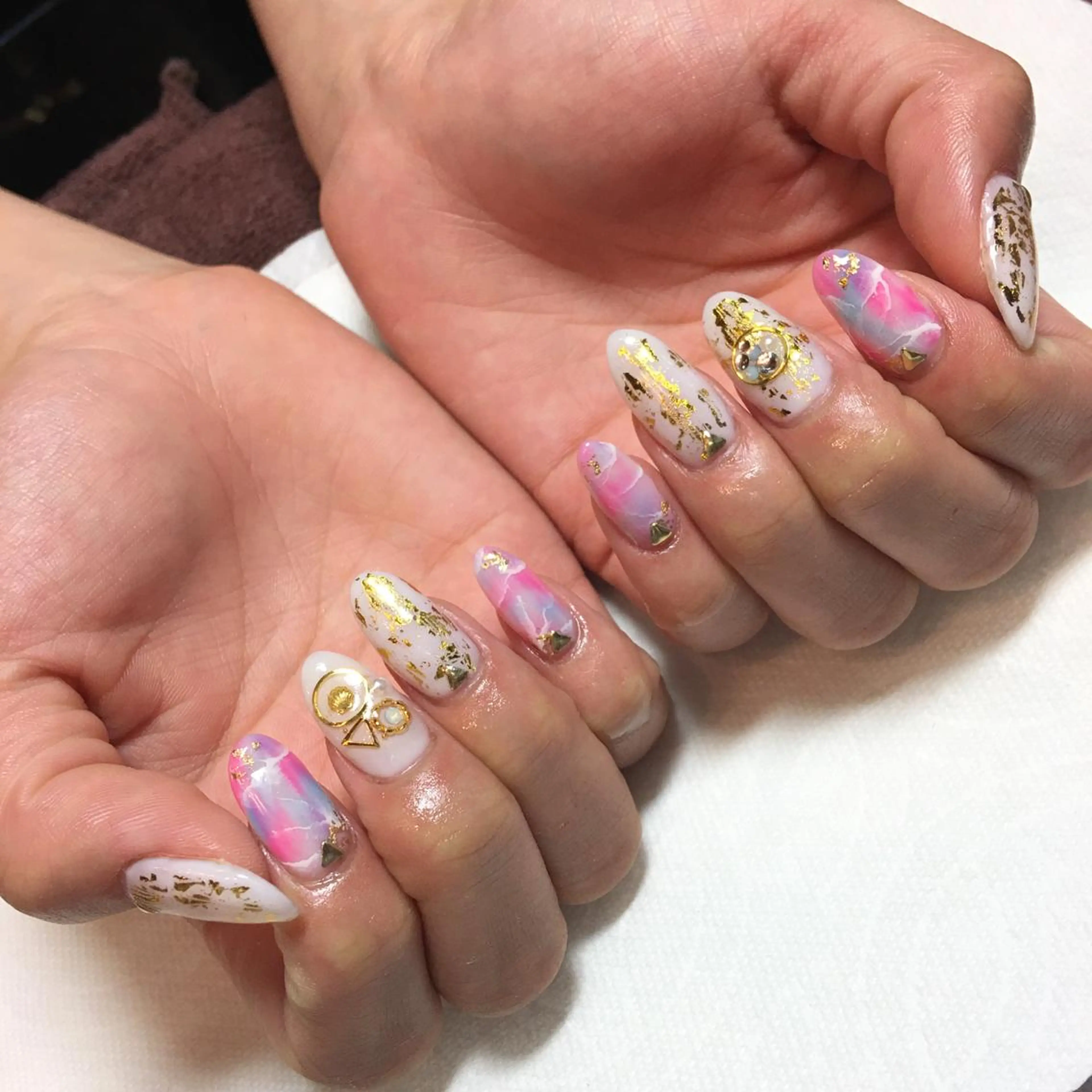 ネイル アートネイル ゴールド 大理石ネイル(マーブル) スカルプネイル THECOLORS所属・近貞 莉奈のネイルデザイン