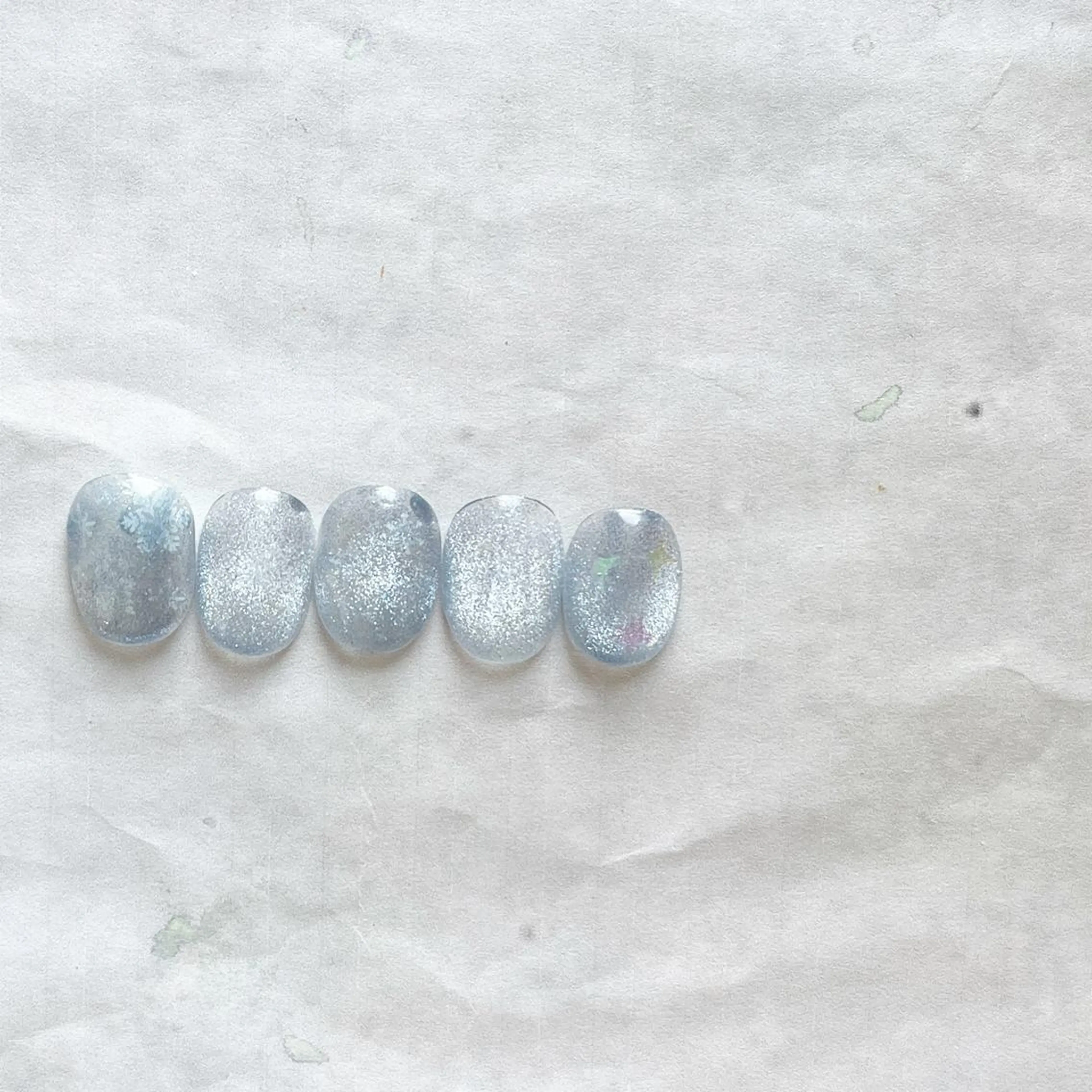 ネイル ブルー キラキラネイル 冬ネイル フリーランス¨̮⃝ ネイリストOKADAのネイルデザイン