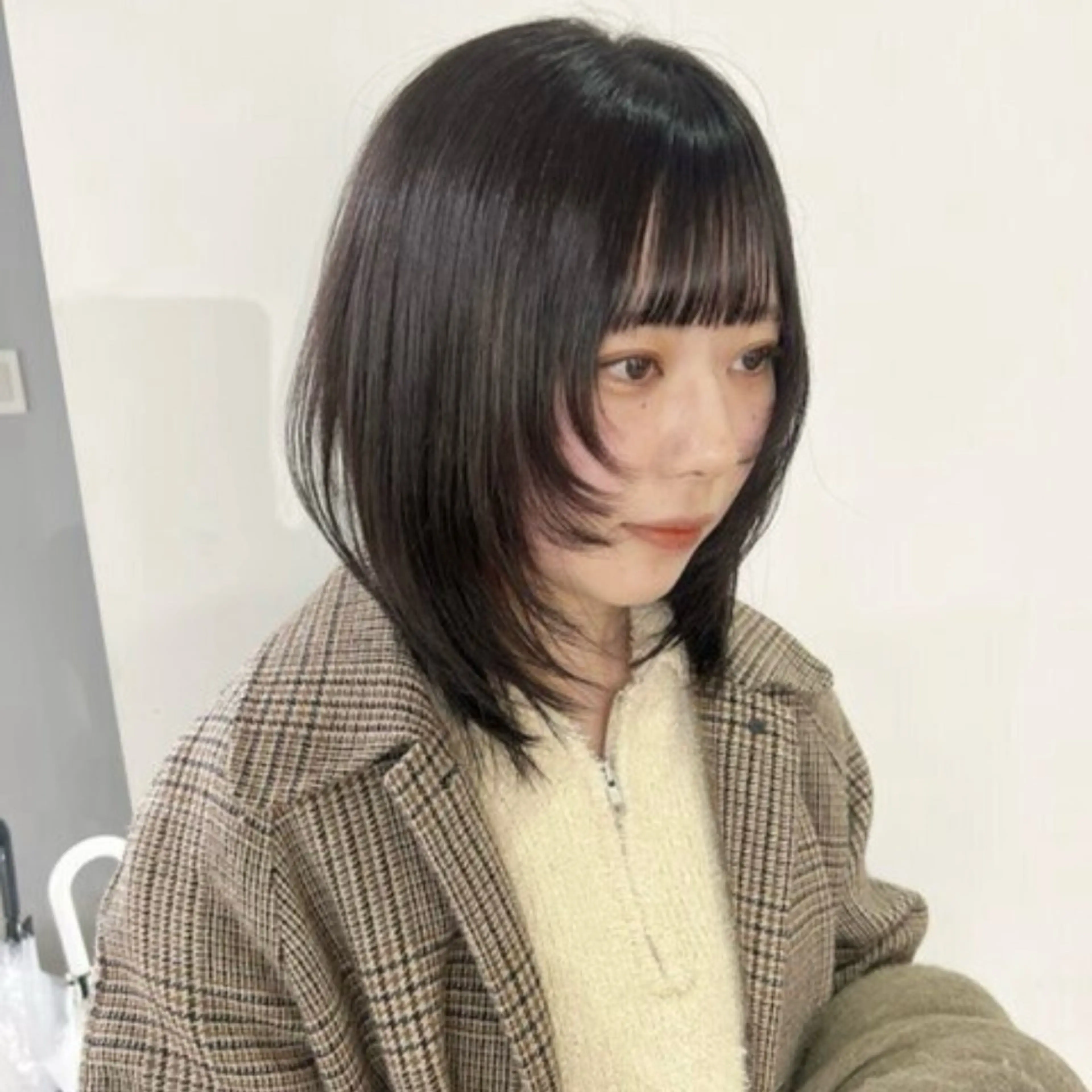 ミディアム カット 松川ヒナ｜韓国レイヤ /耳つぼジュエリーのヘアスタイル