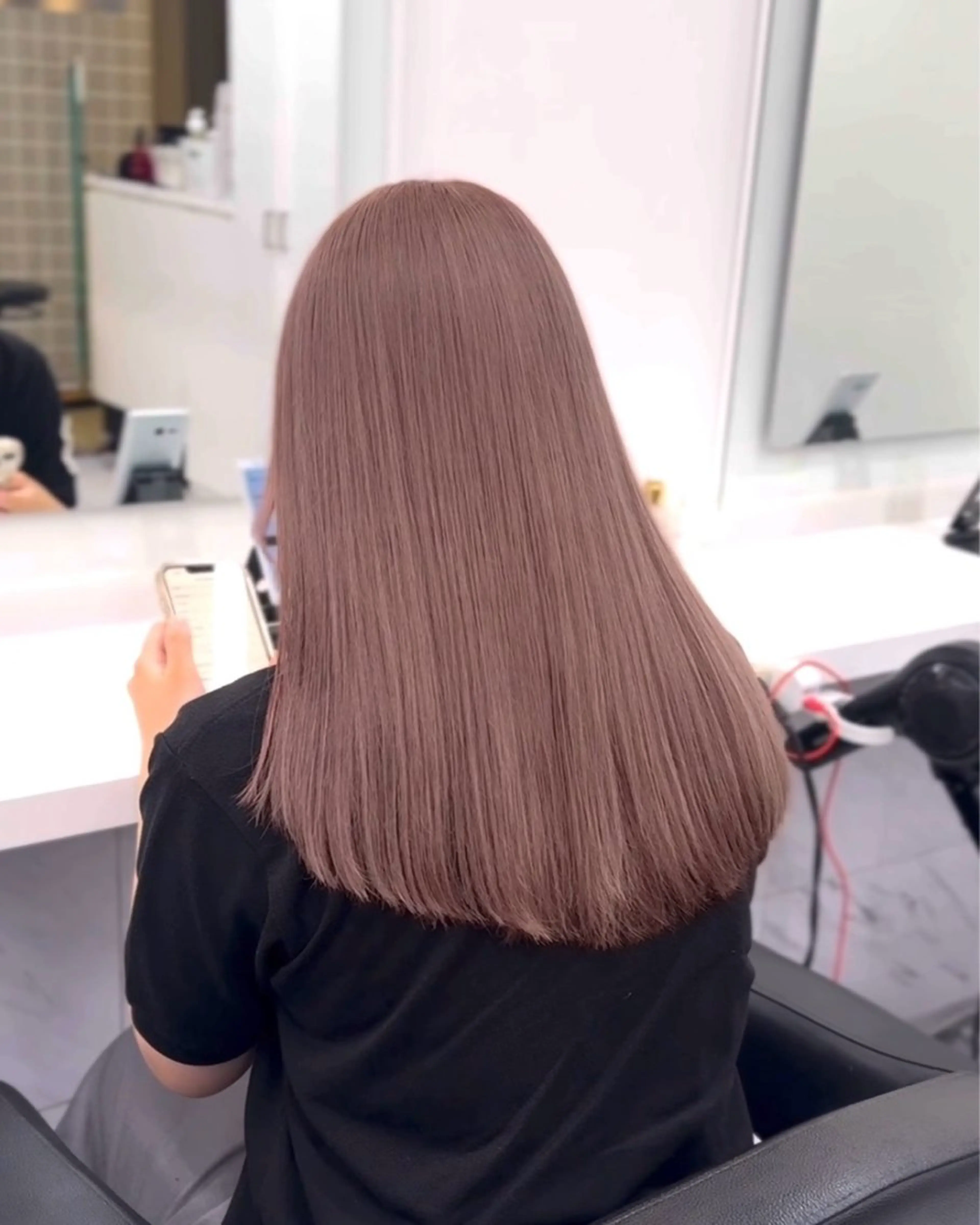 セミロング カラー ヘアアレンジ グレージュ ミルクティーグレージュ カット ヘアカラー トリートメント ヘッドスパ ヘアセット 顔まわりカット の達人のヘアスタイル