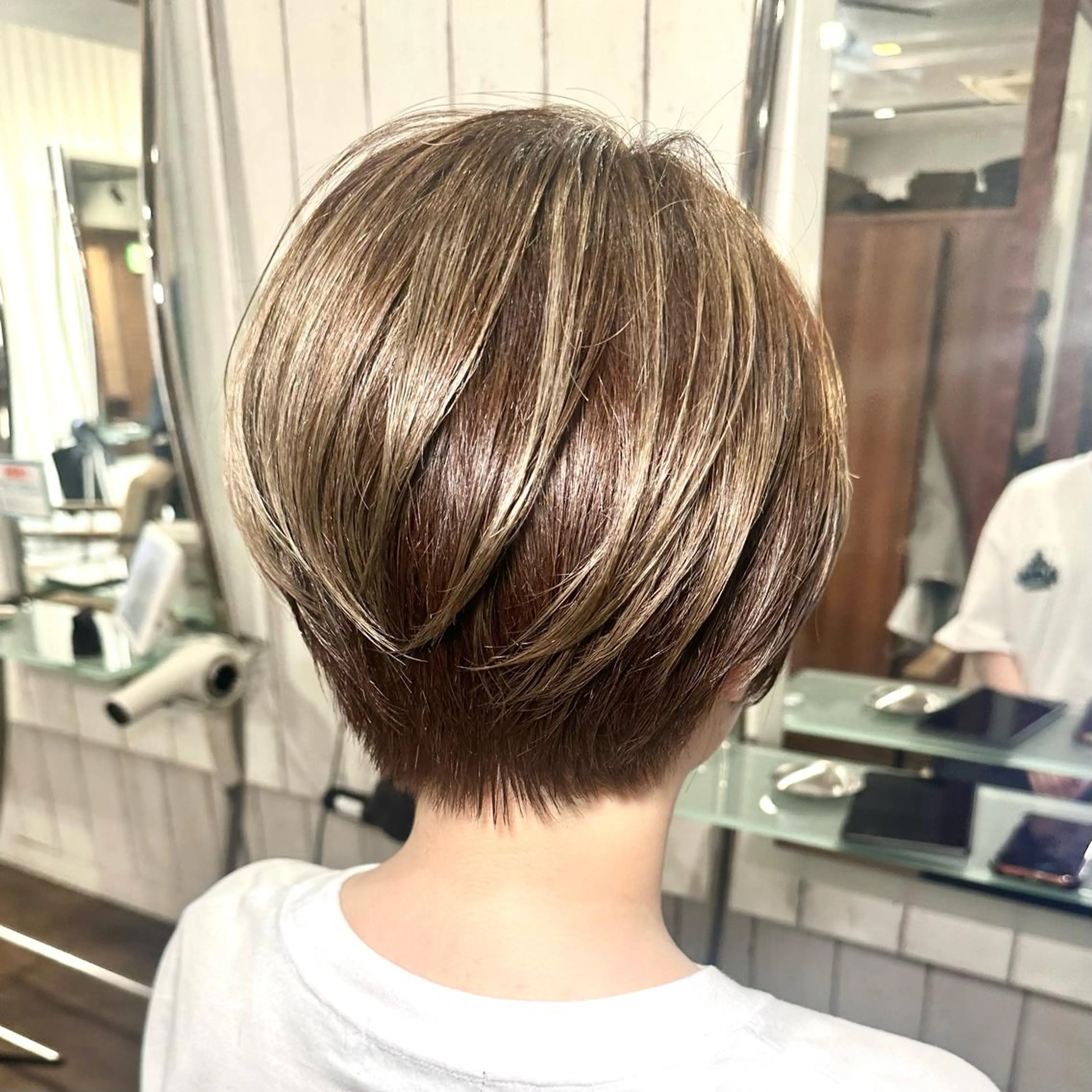 ショート カラー ヘアアレンジ MiU所属・韓国×髪質改善×美髪 縮毛矯正×レイヤーのヘアスタイル